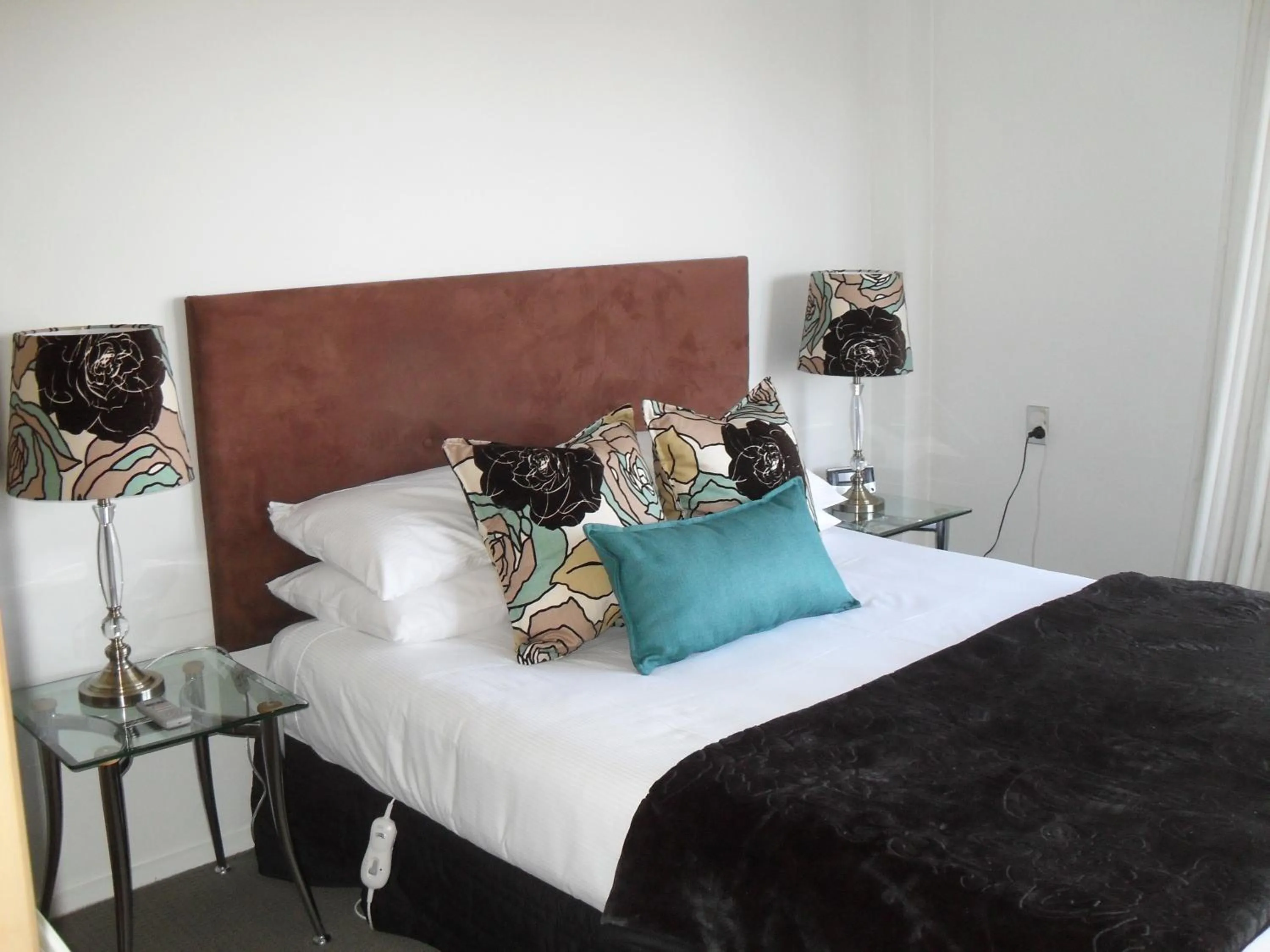 Bed in The Cove- On The Lake