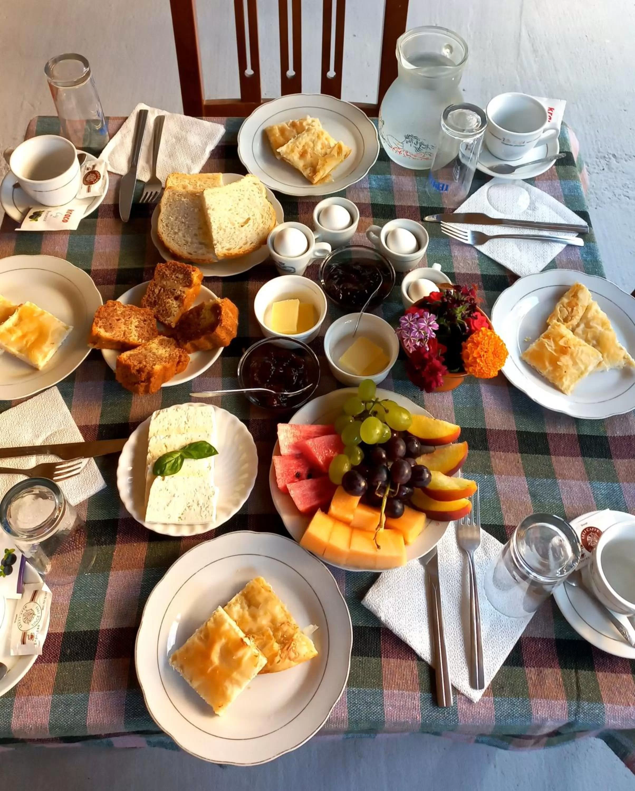 Breakfast in Villa Oasis