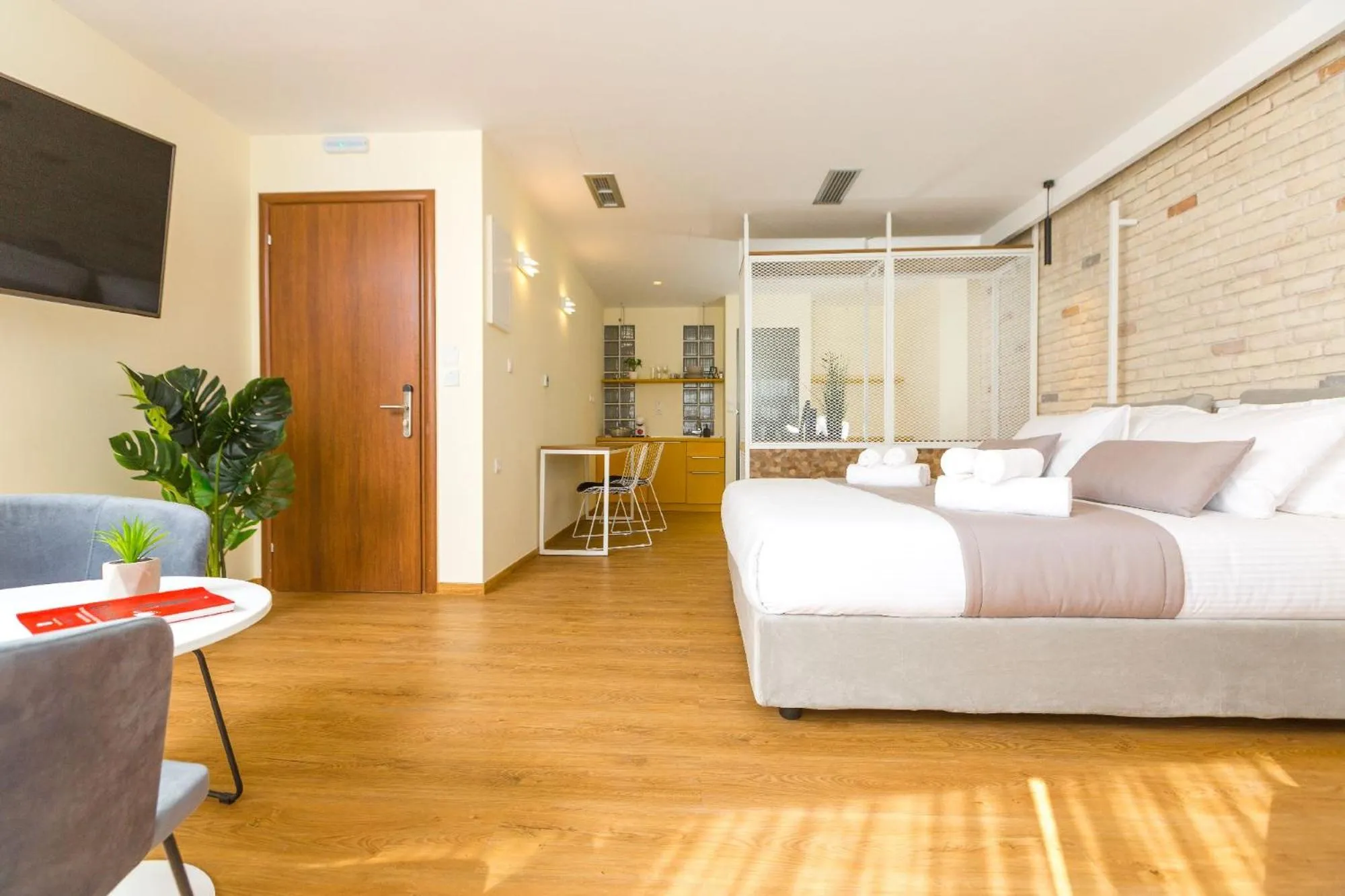 Bed in Hotel @Syngrou Fix