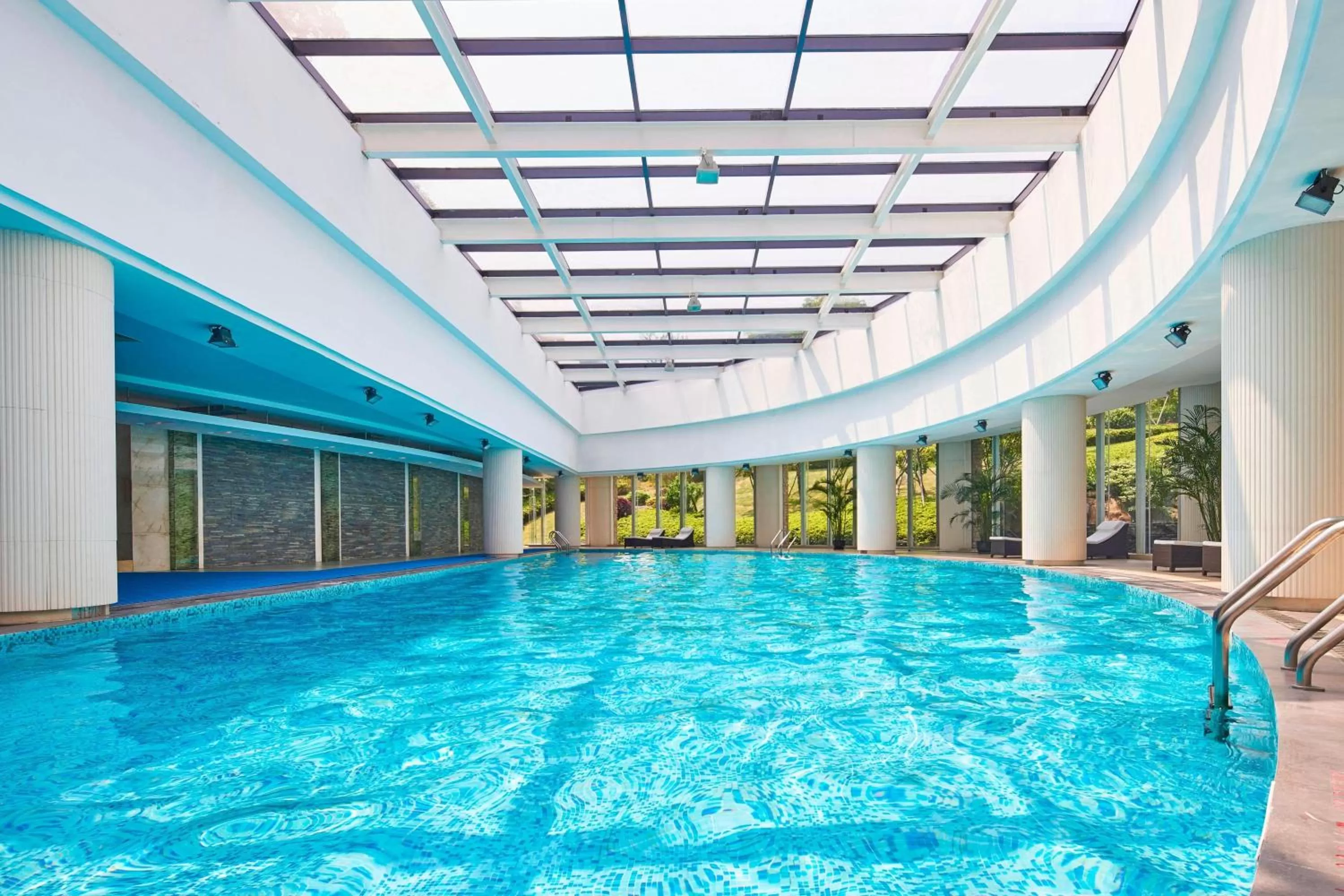 Swimming pool in Sheraton Zhoushan Hotel