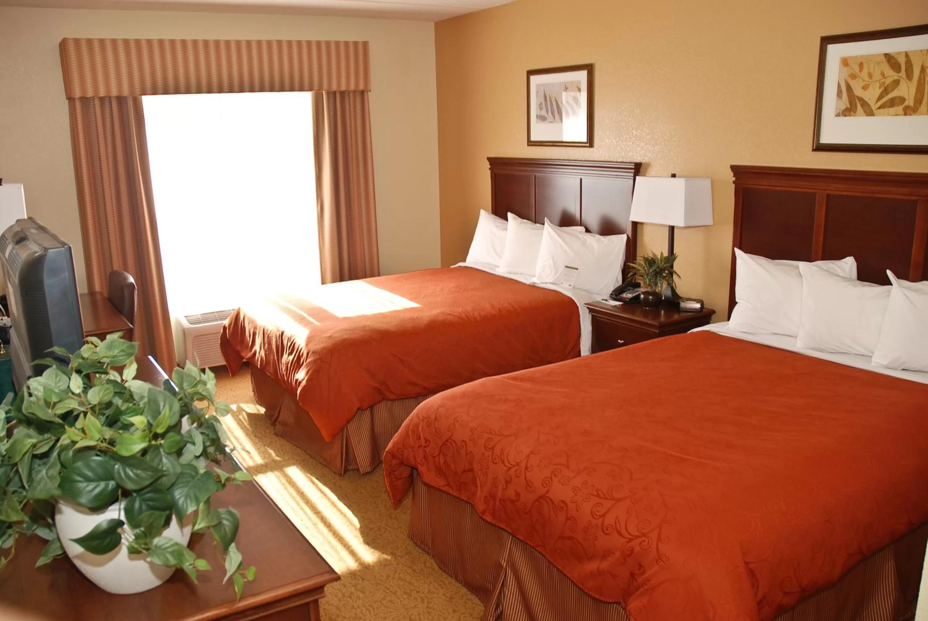 Bedroom in Country Inn & Suites by Radisson, Lexington Park (Patuxent River Naval Air Station), MD