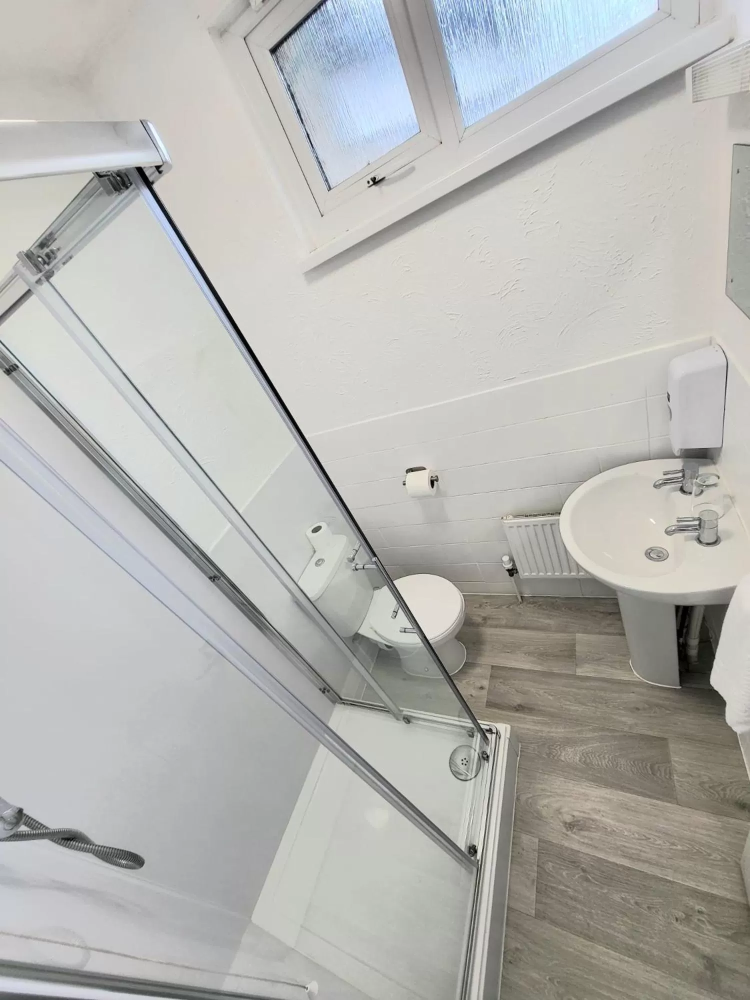 Bathroom in Beach Hotel Torbay B&B