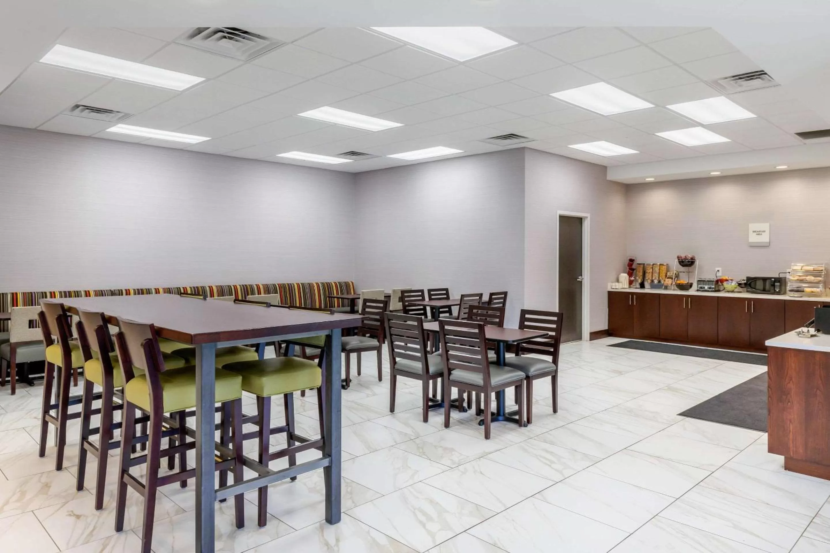 Restaurant/places to eat in Days Inn and Suites by Wyndham Oxford