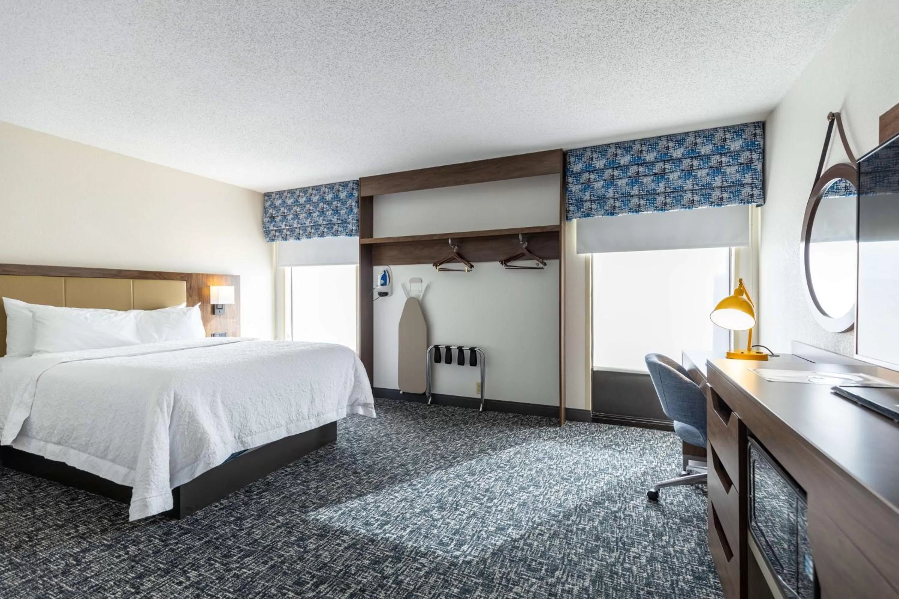 Bed in Hampton Inn by Hilton of Kuttawa Eddyville