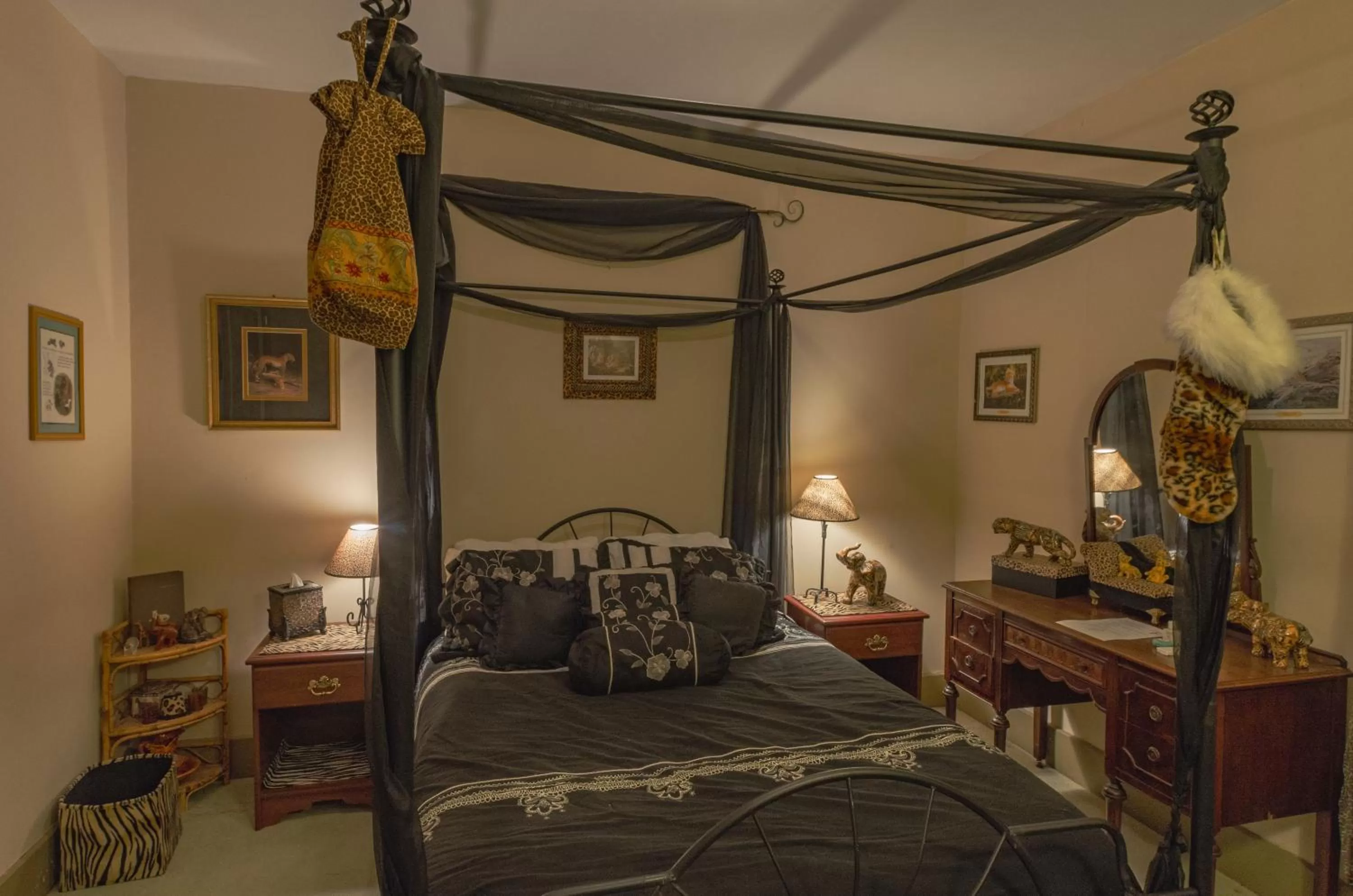 Bed in Armour's Hotel & Spa