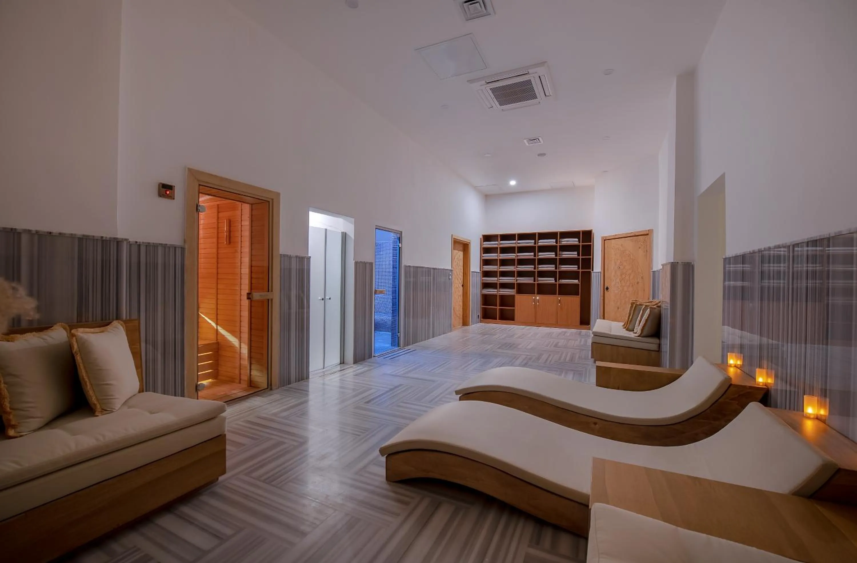 Sauna, Bed in Lucky Monkey Hotel