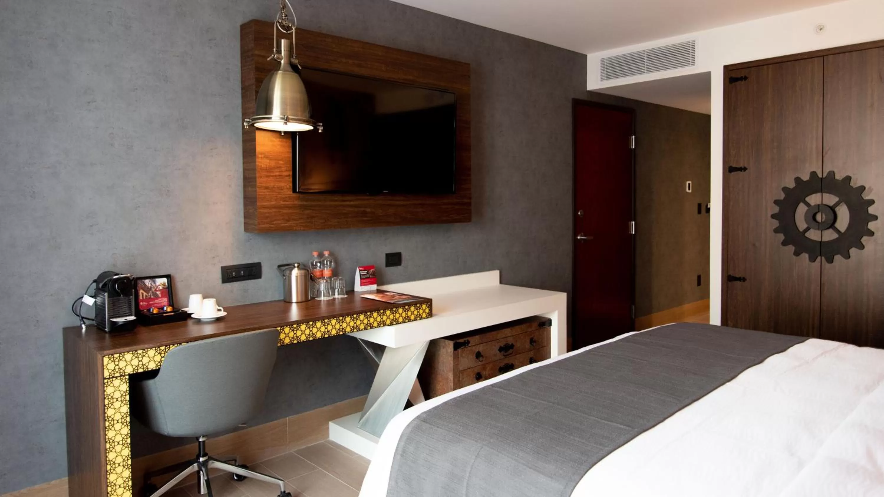 Photo of the whole room, Bed in Hotel Indigo Guanajuato by IHG