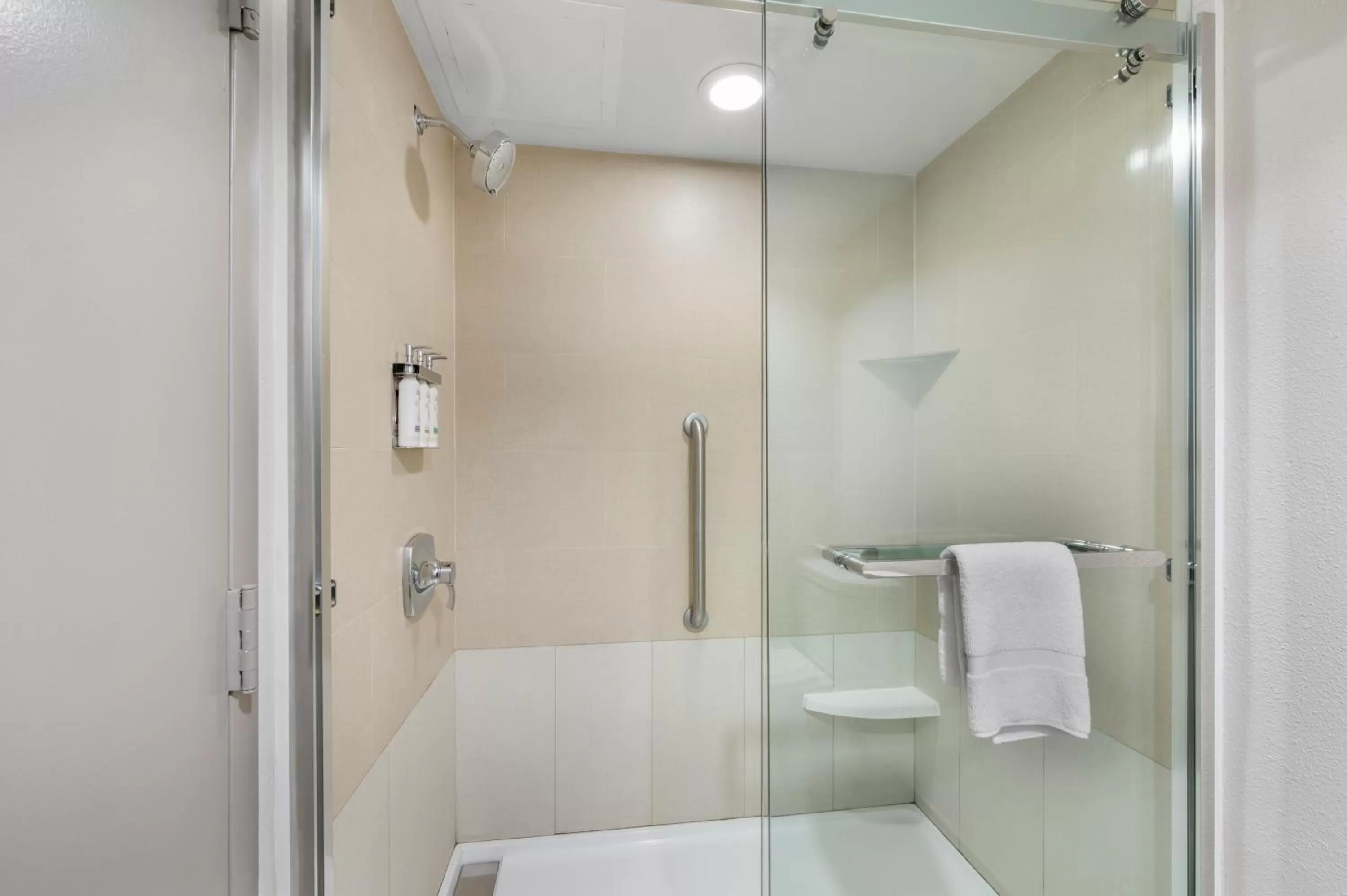 Bathroom in Holiday Inn Express Greencastle by IHG