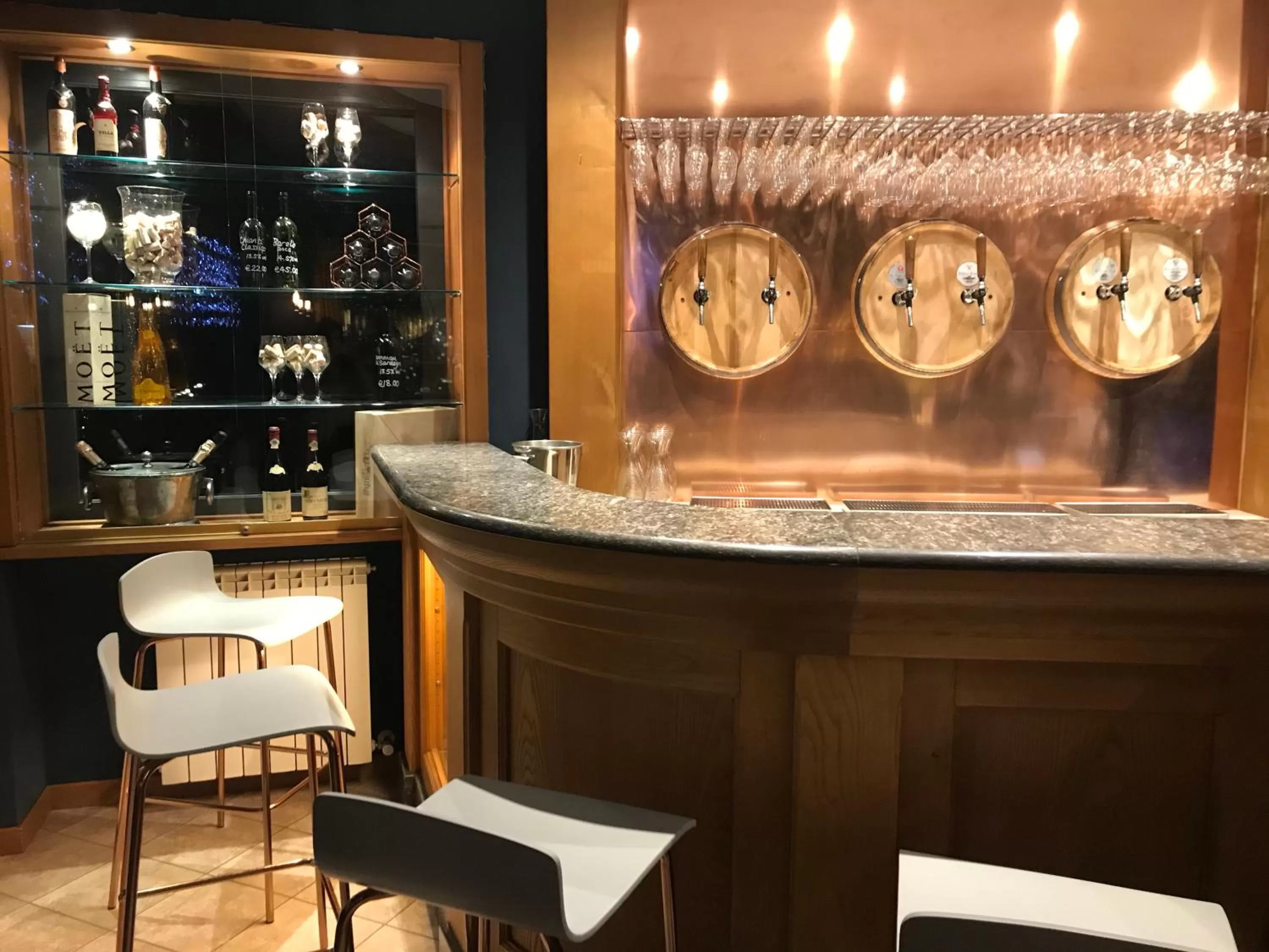 Restaurant/places to eat, Lounge/Bar in B&B Penak