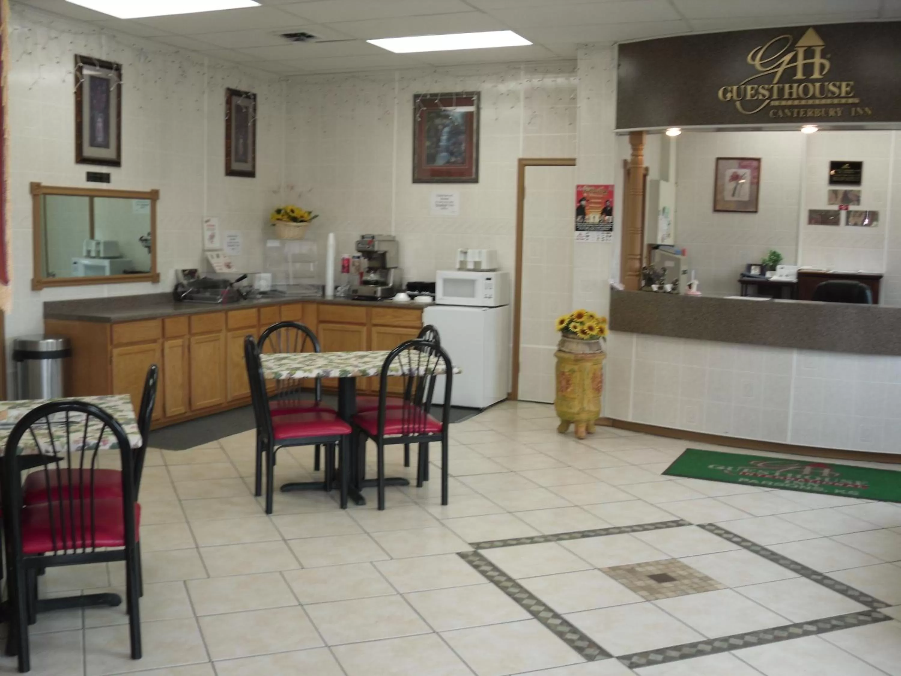 Kitchen or kitchenette in Canterbury Inn & Suites