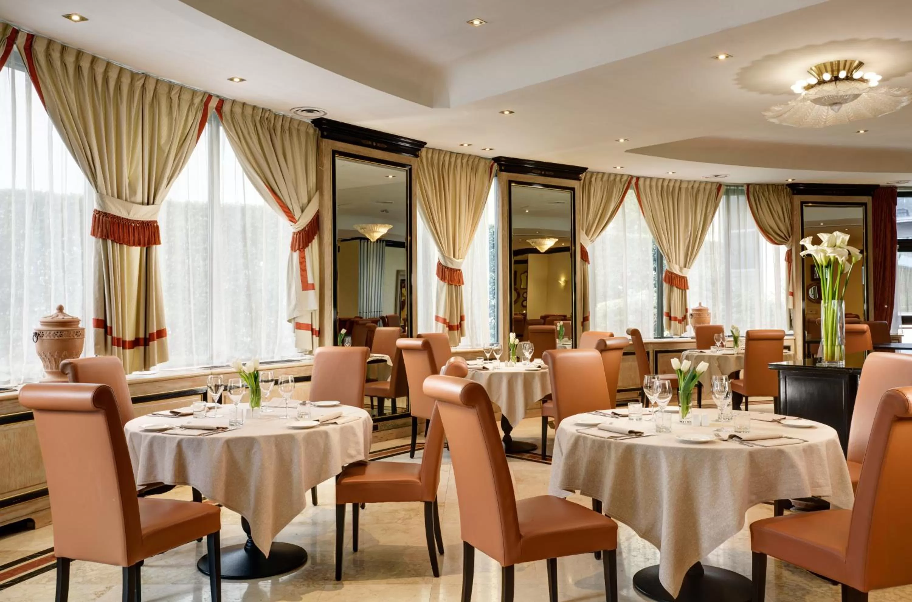 Restaurant/places to eat in UNA Hotels Scandinavia Milano