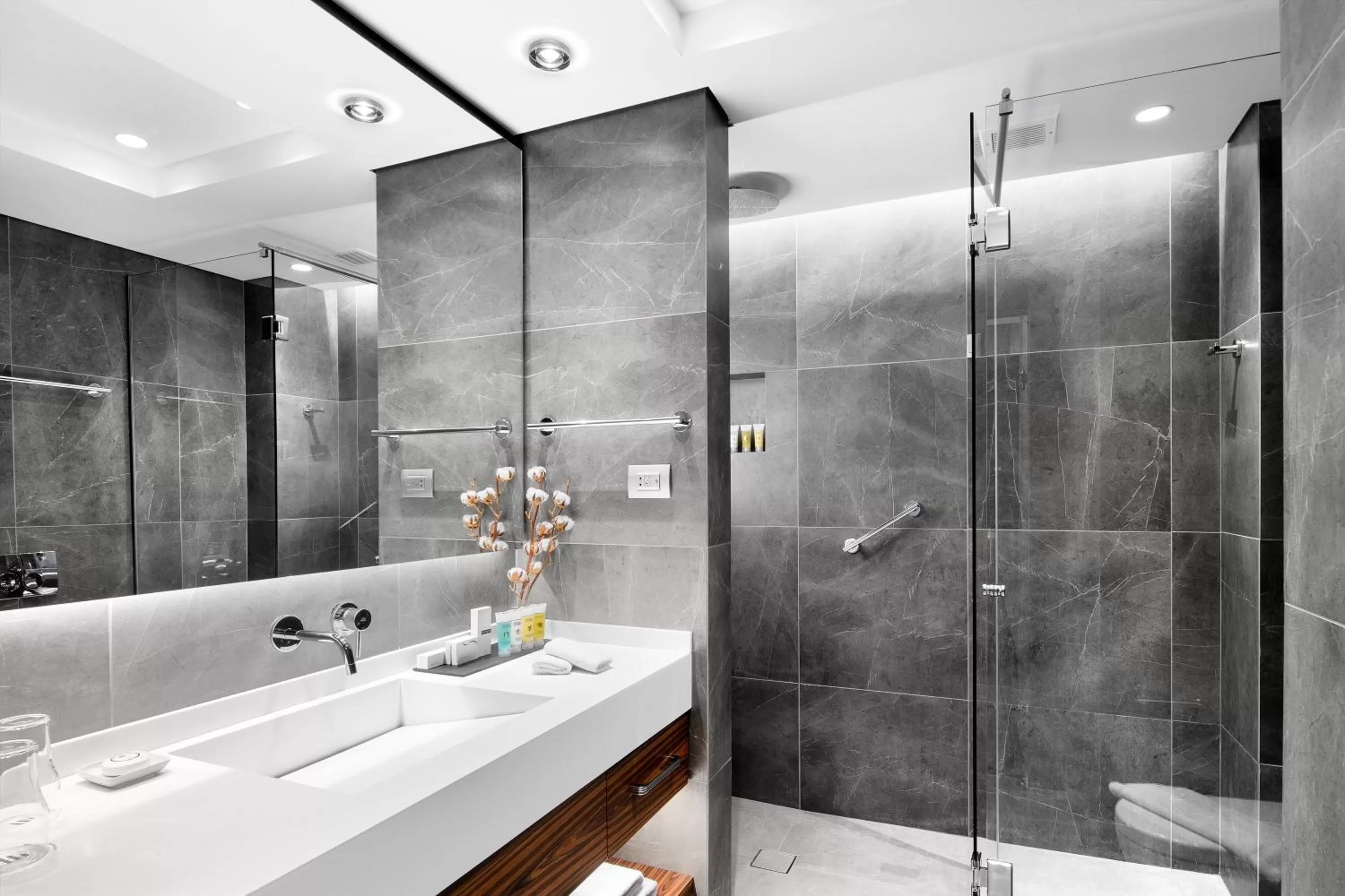 Shower in Mediterranean Palace