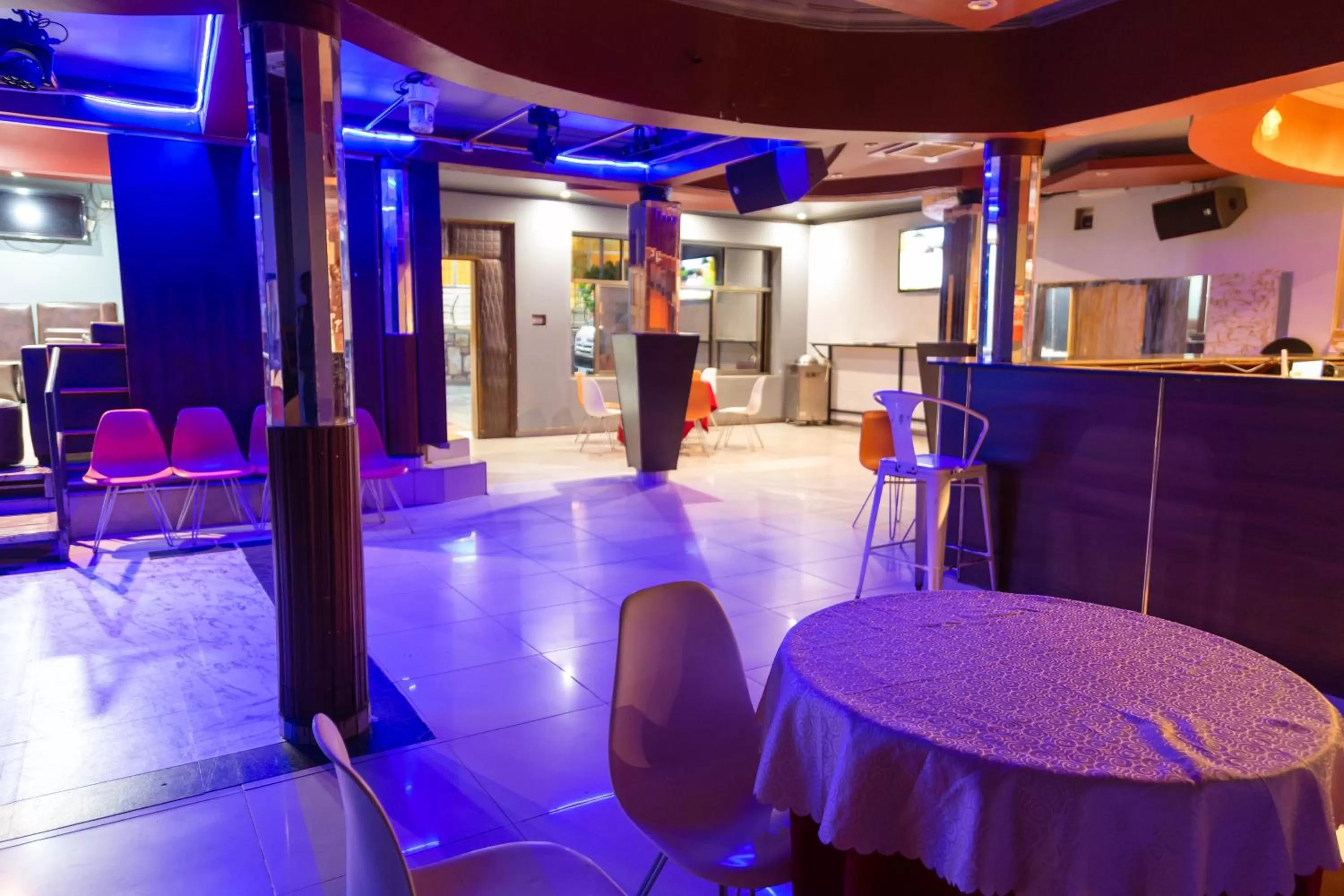 Lounge or bar in Olympic Hotel