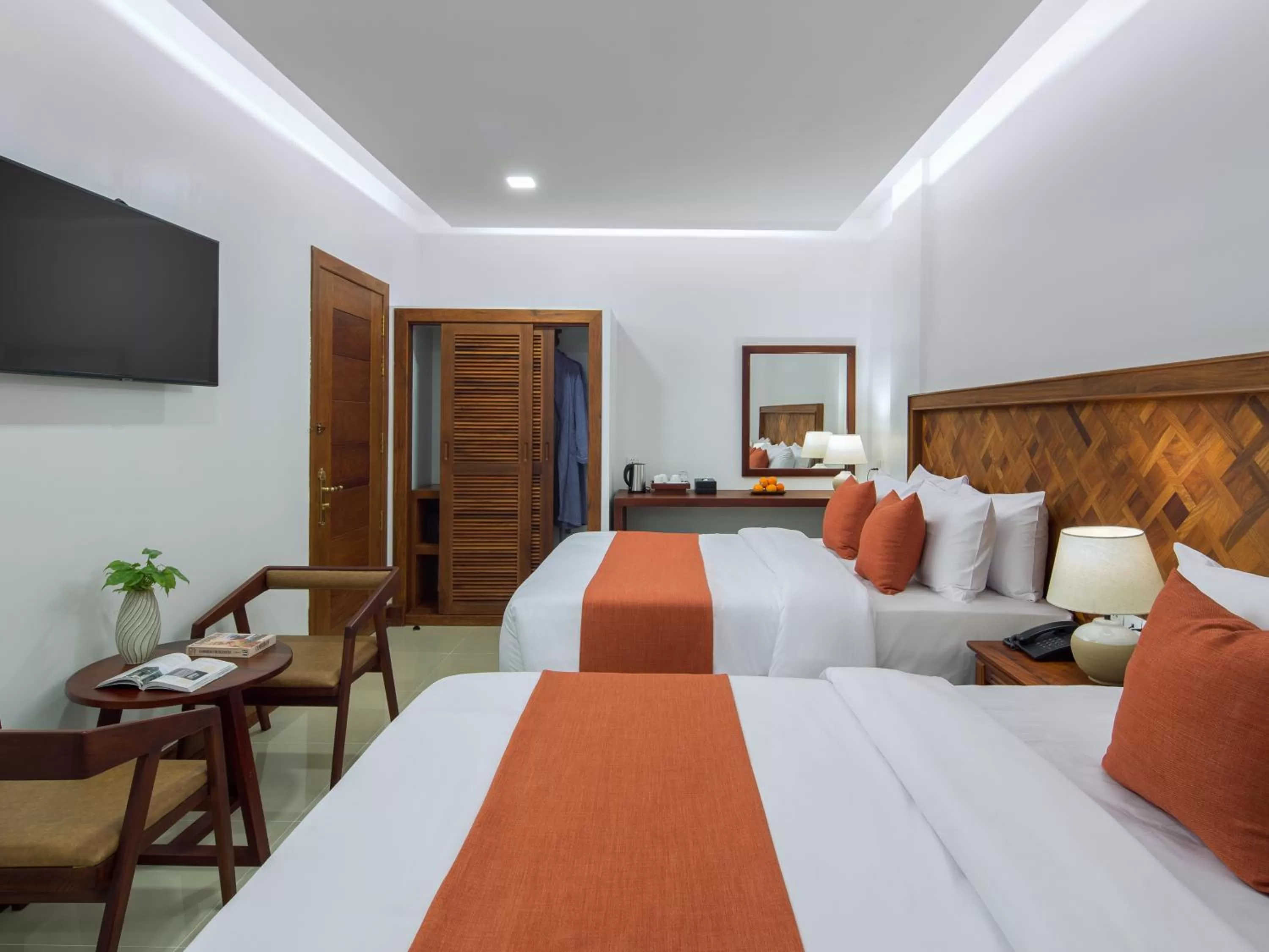 Bedroom, Bed in Homewood Hotel