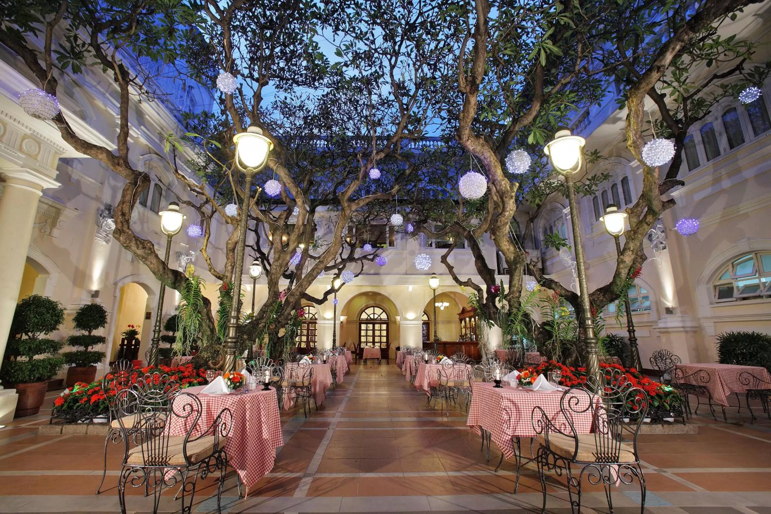 Restaurant/places to eat in Hotel Continental Saigon