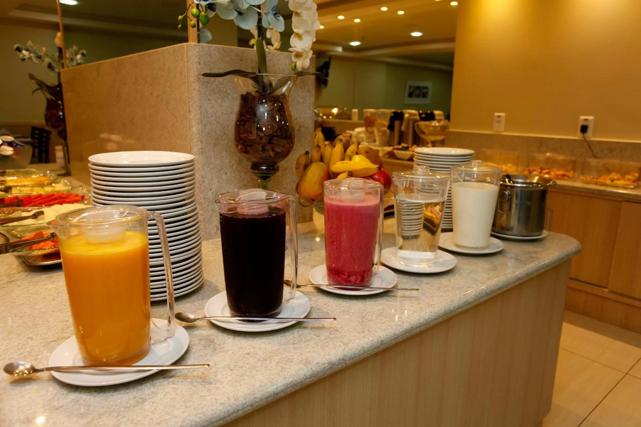 Food in Elegance Praia Hotel