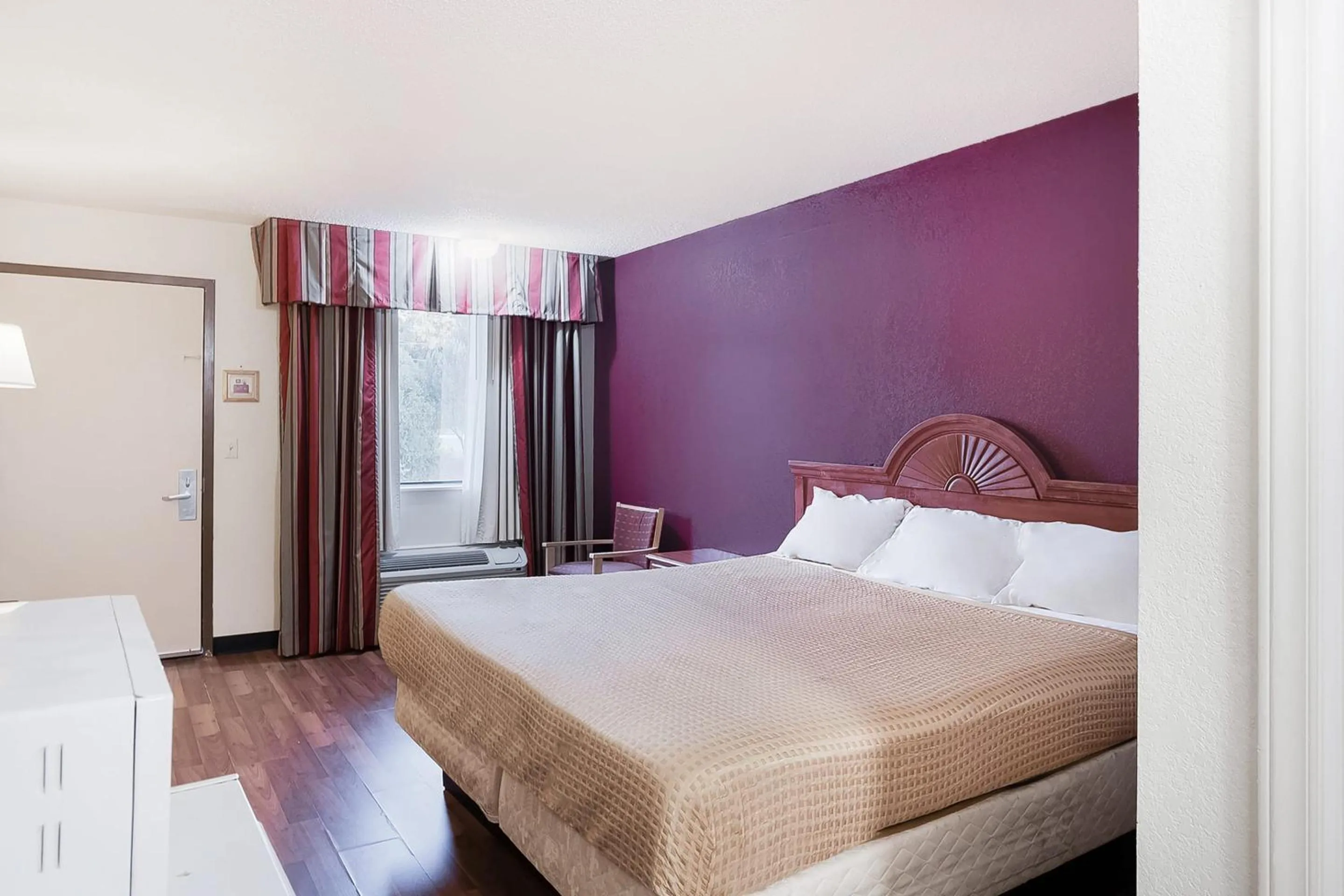 Bedroom, Bed in OYO Hotel Manning SC