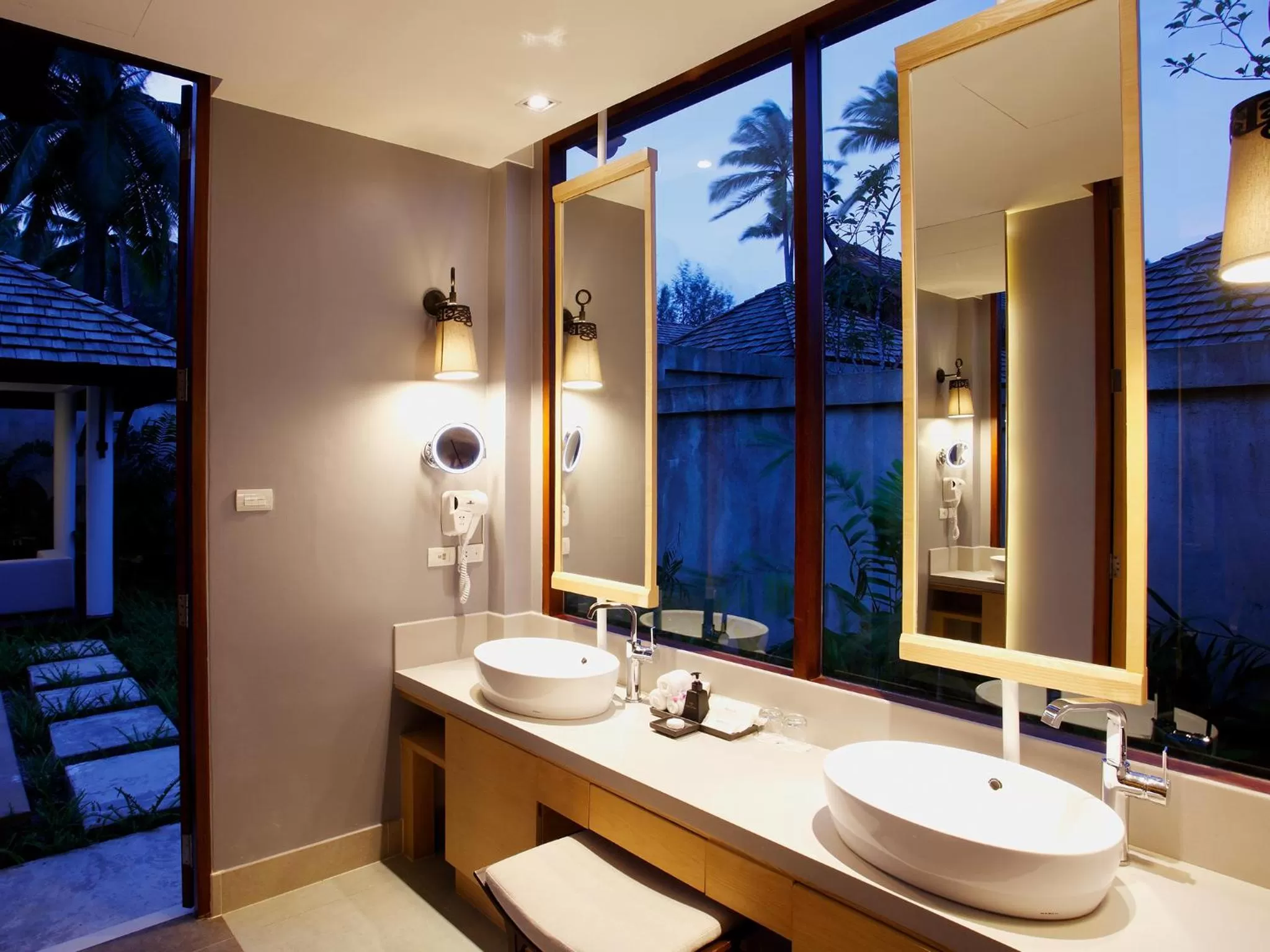 Bathroom in Graceland Khaolak Beachfront Resort