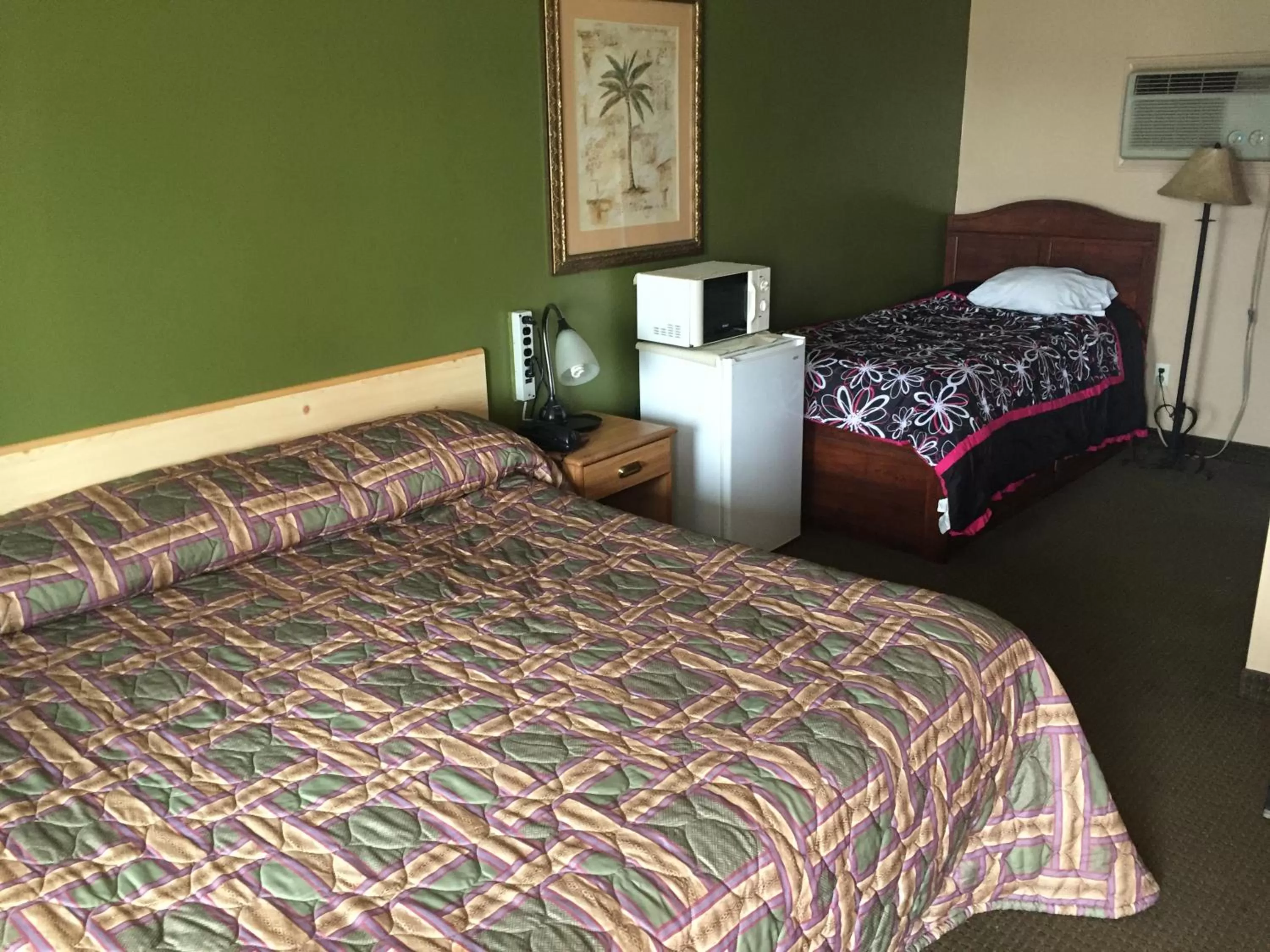 cot, Bed in Ranch Motel