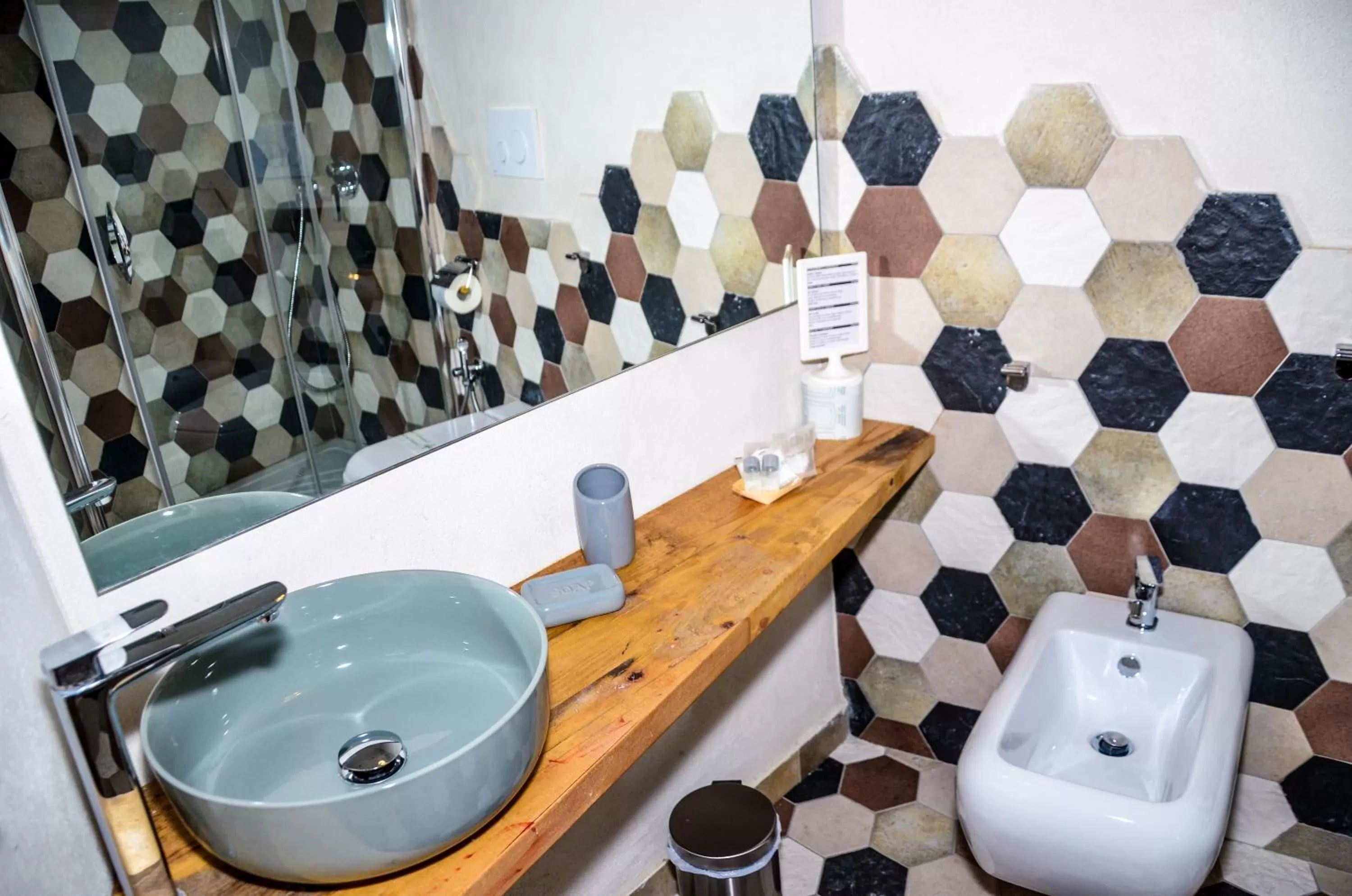 Bathroom in Vicoli di Napoli B&B