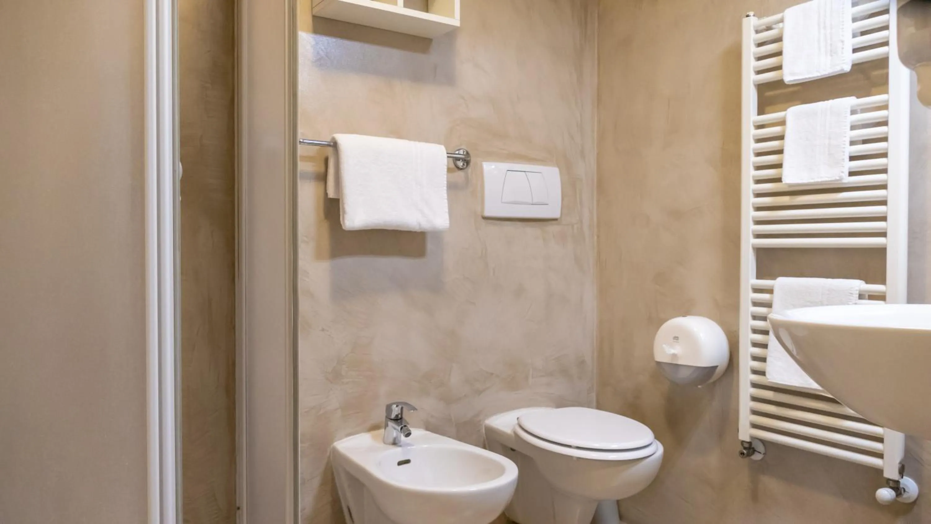 Bathroom in Hotel Venezia Park - ENJOY HOLIDAY