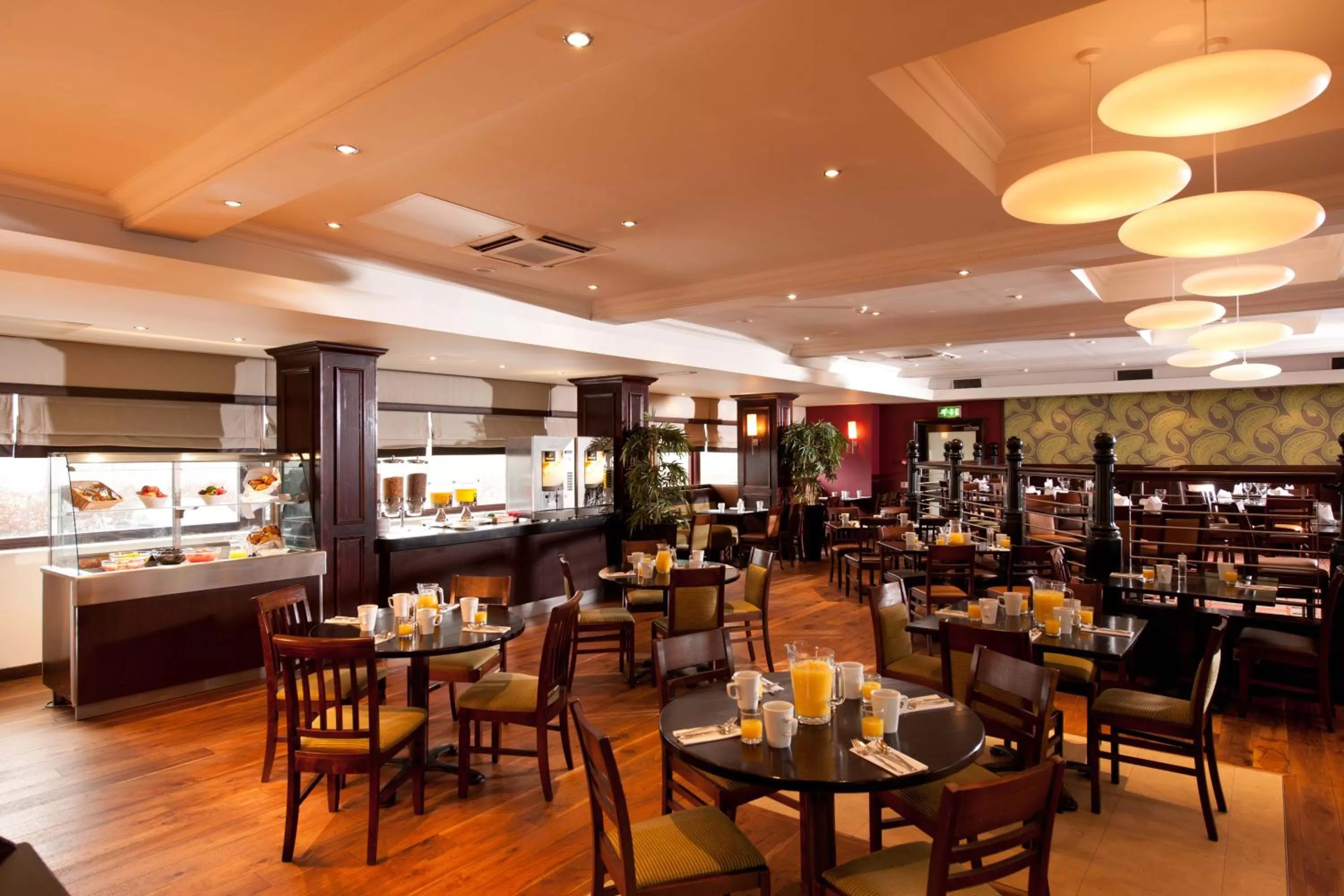 Restaurant/places to eat in Leonardo Inn Glasgow West End