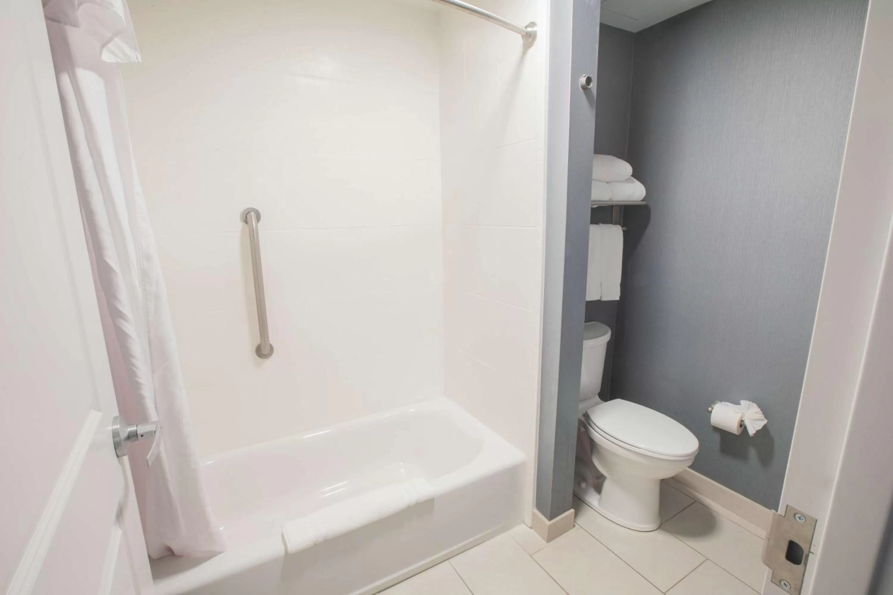 Bathroom in Homewood Suites By Hilton Clifton Park