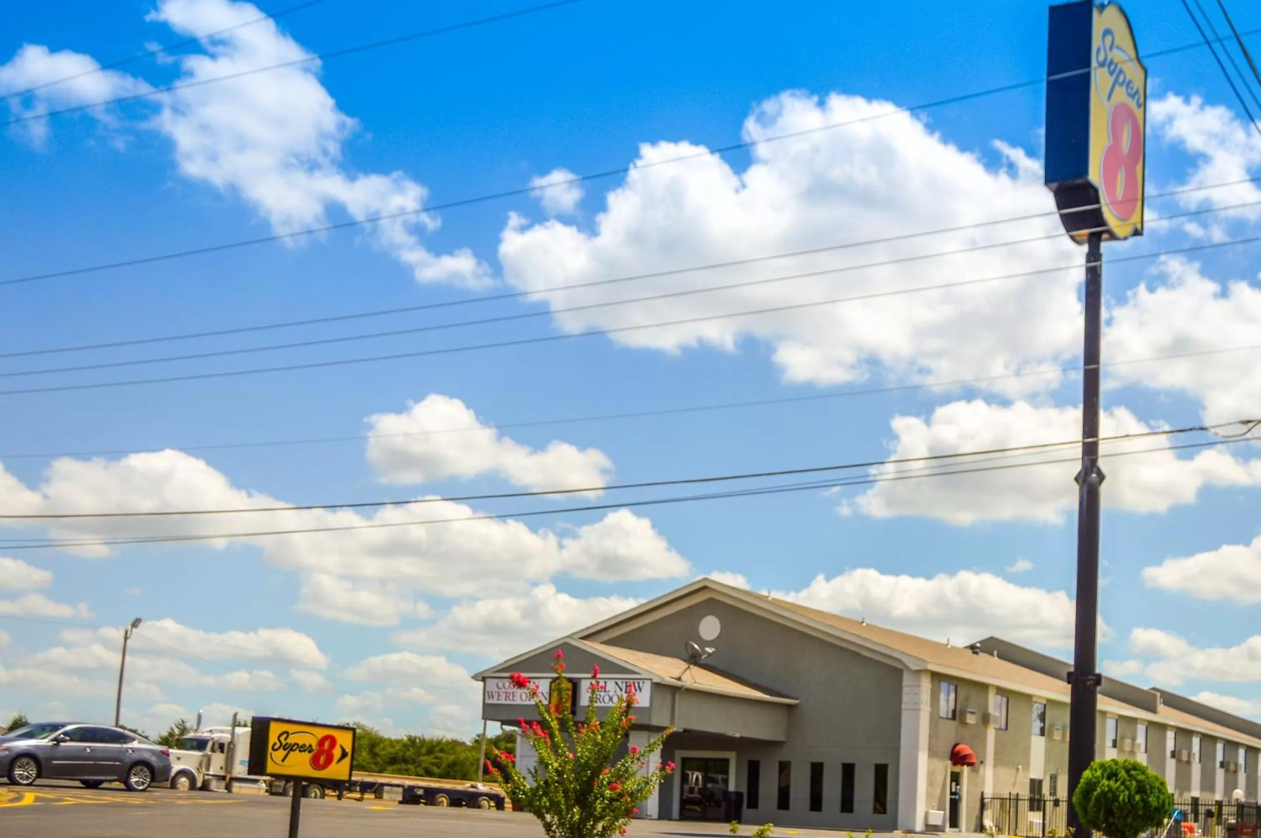 Facade/entrance in Super 8 by Wyndham Ardmore