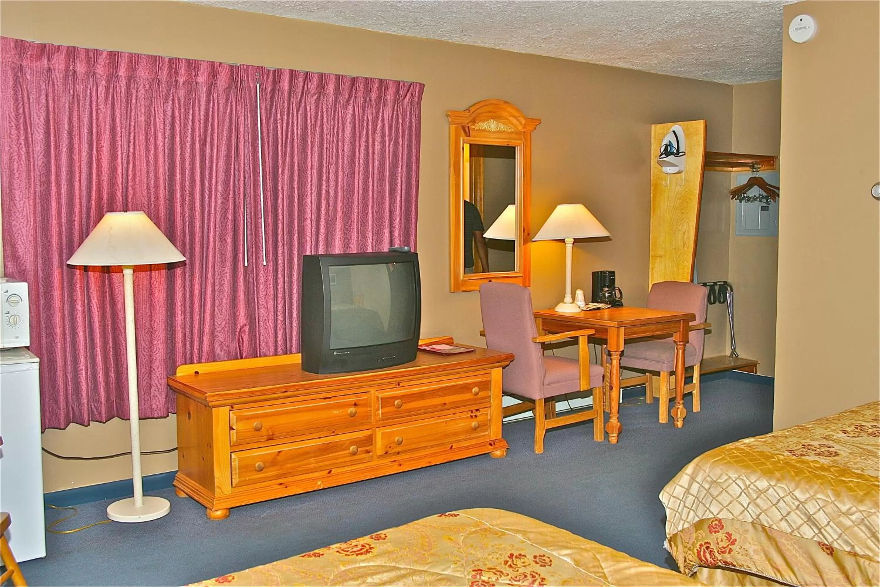 Seating area, Bed in Stone Fence Resort