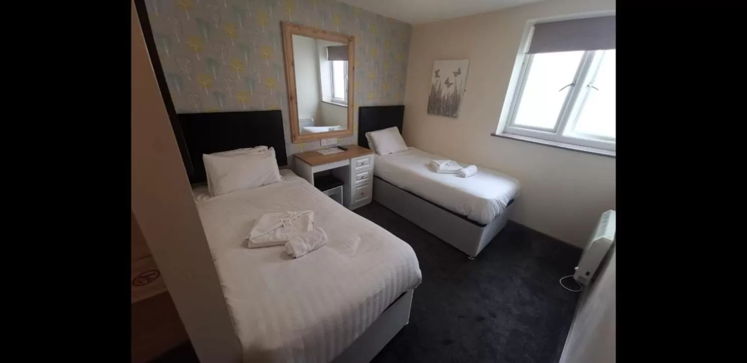 Bedroom, Bed in The Avenue Club and Lodge