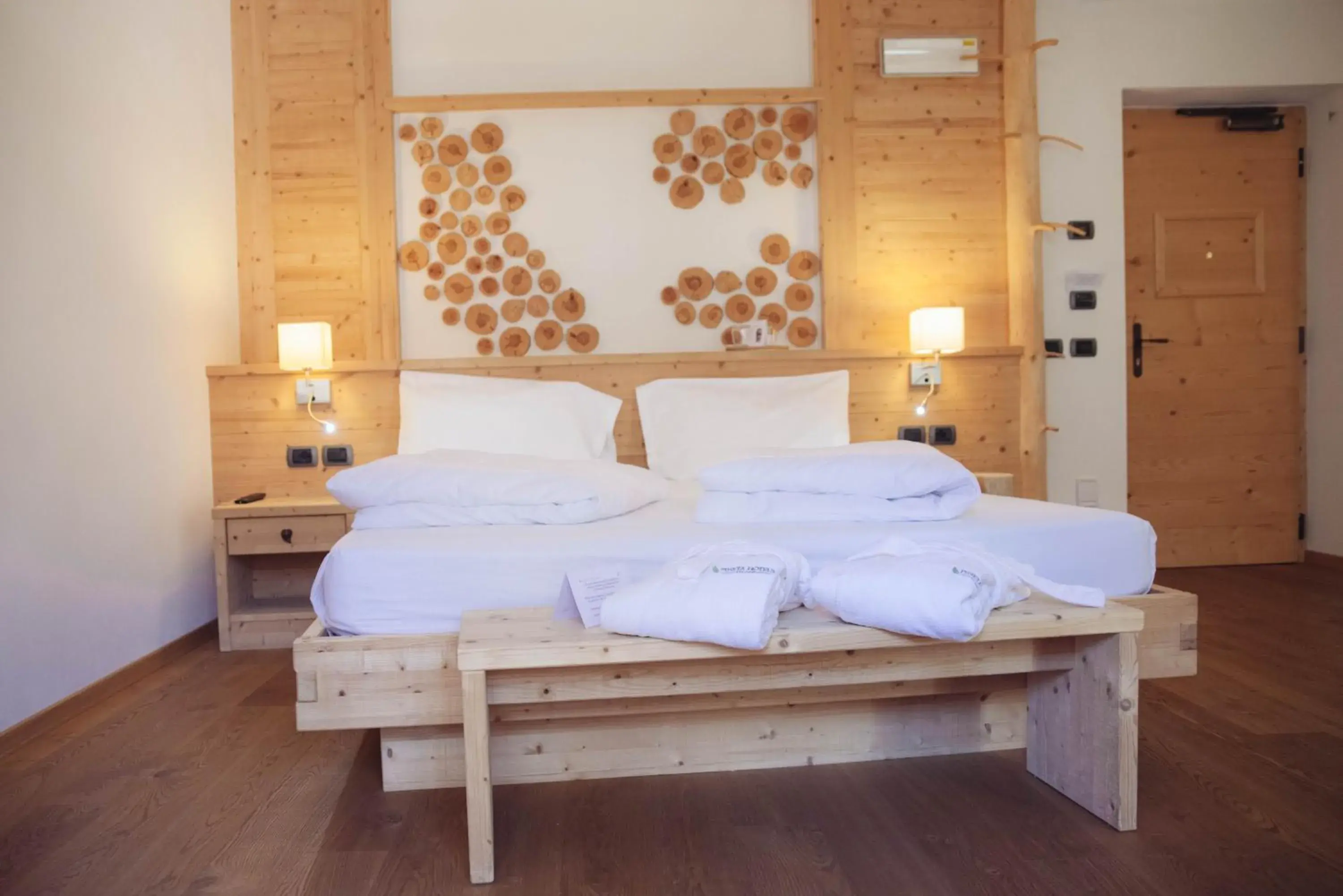 King Room with Balcony - single occupancy in Pineta Nature Resort - Wellness & SPA King Room with Balcony - single occupancy in Pineta Nature Resort - Wellness & SPA