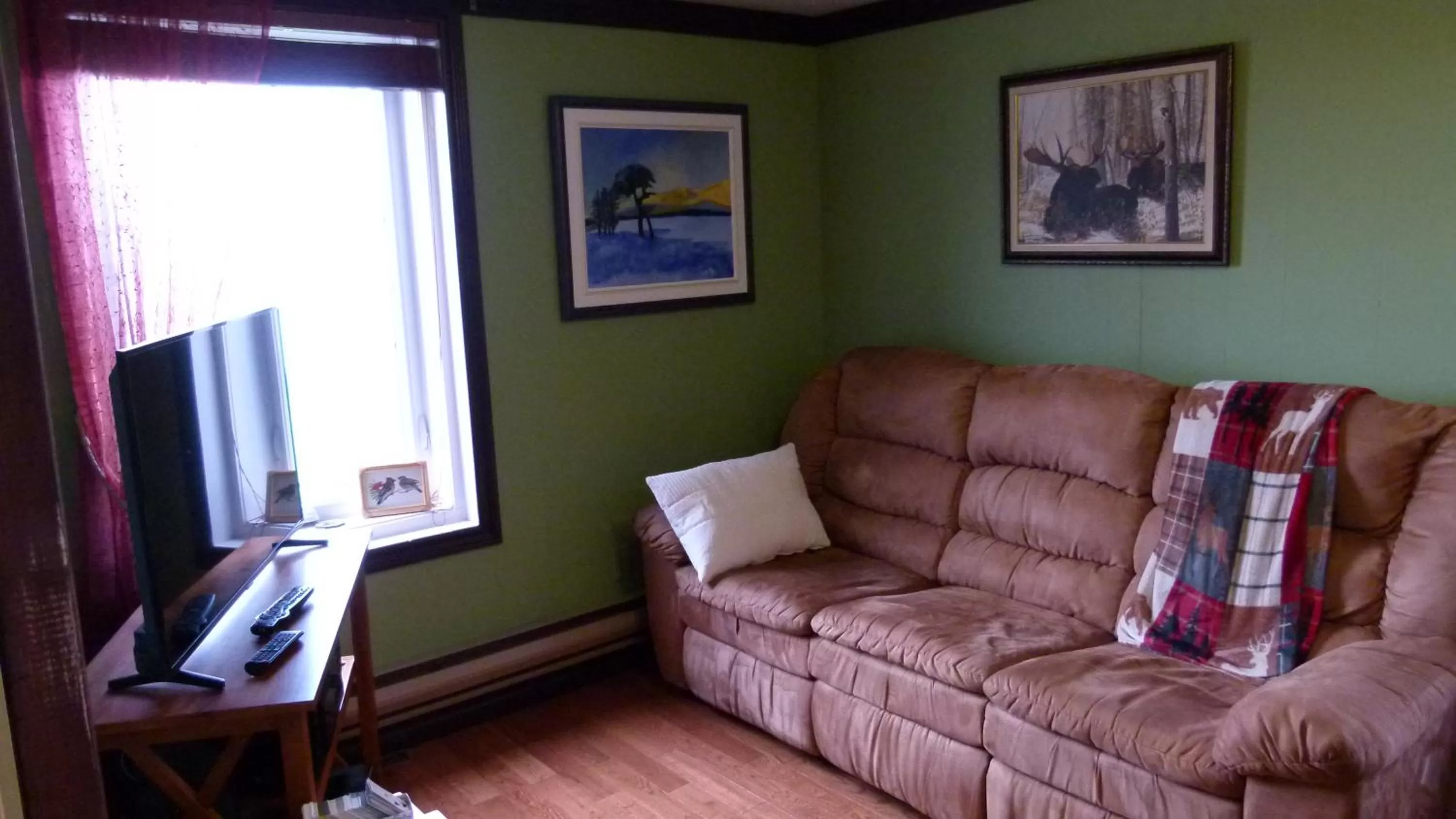 Communal lounge/ TV room, Seating Area in La Maison entre Mer Montagnes