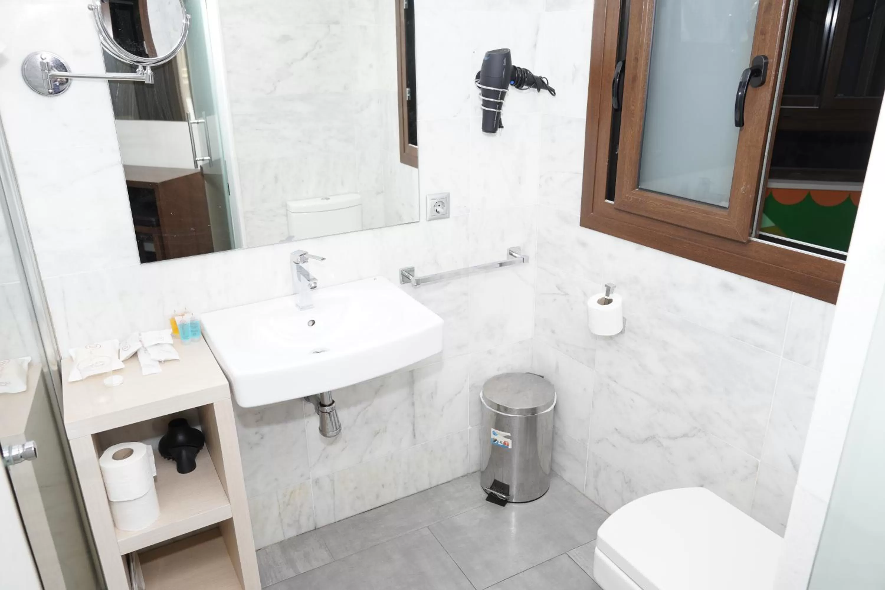 Shower, Bathroom in Cordoba Carpe Diem