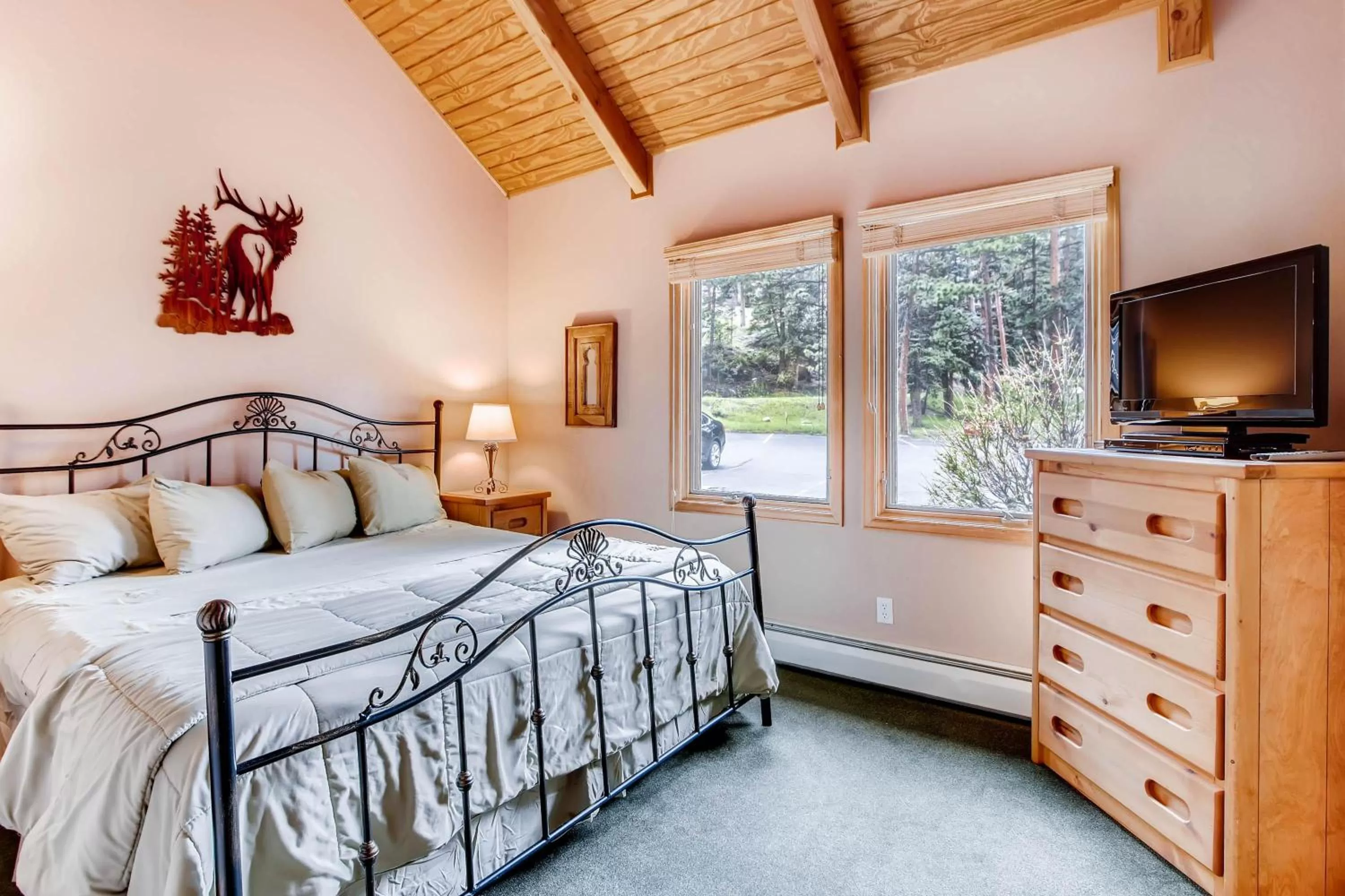 Bed in Estes Park Condos