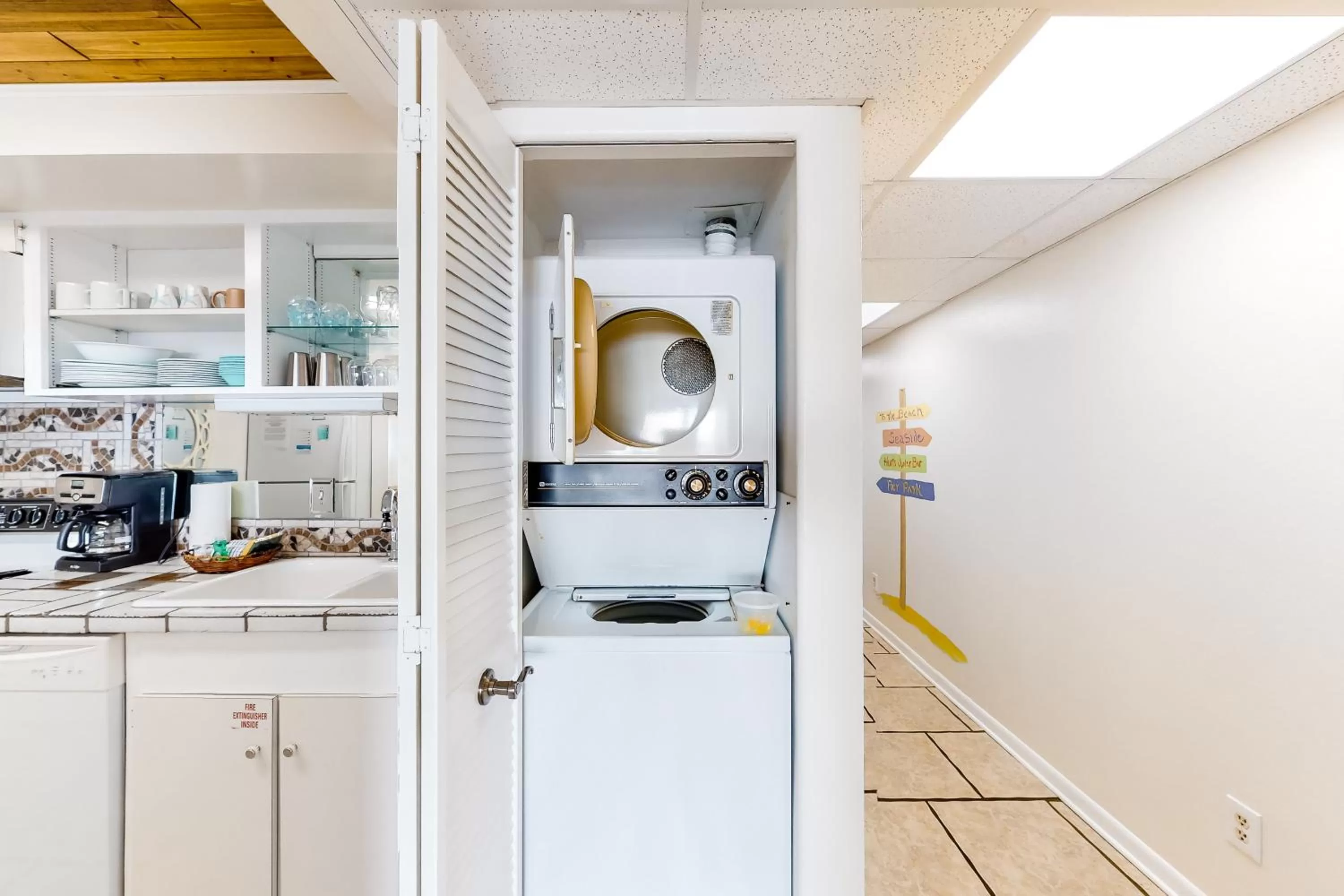 Kitchen/Kitchenette in Gulf Gate 208