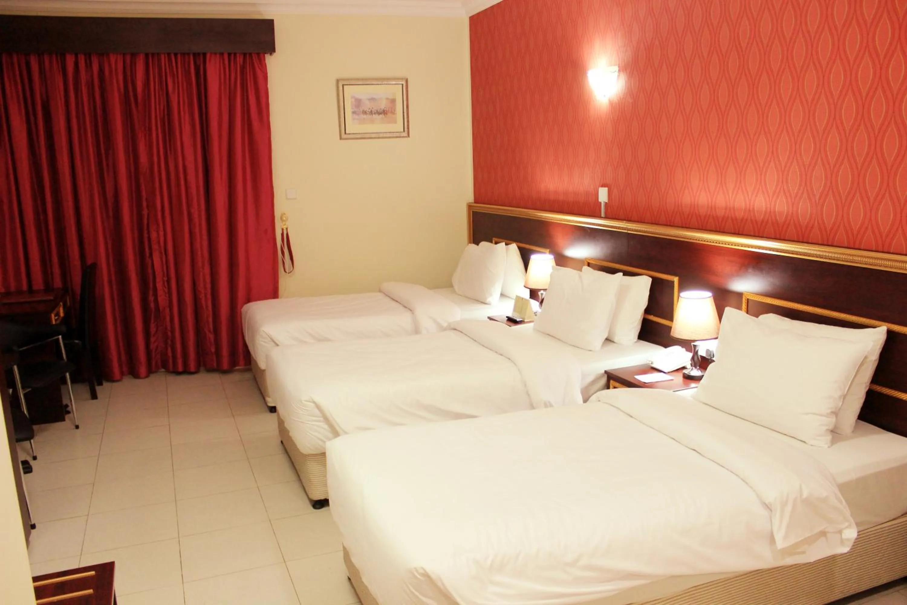 Bedroom, Bed in Montreal Naif Hotel