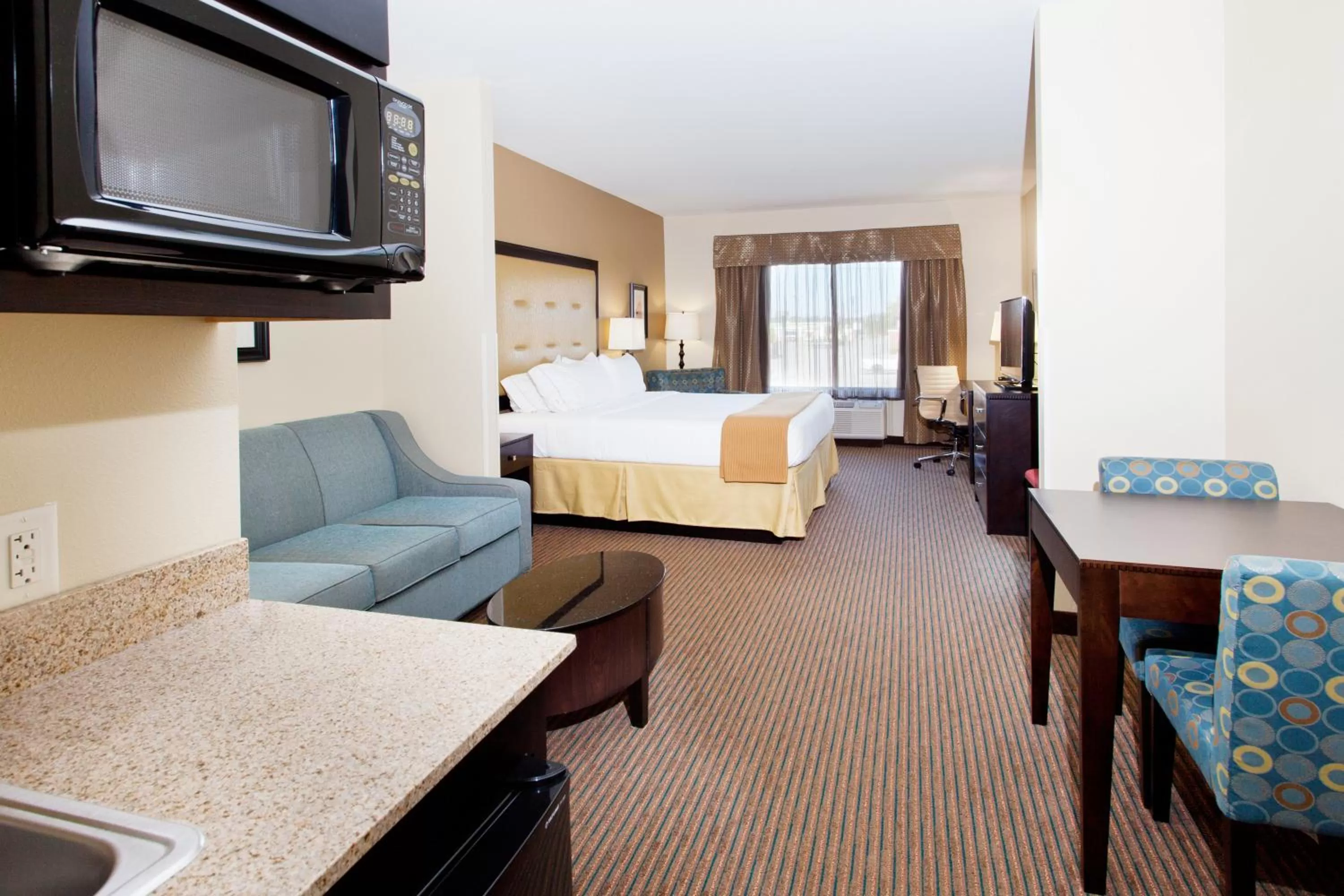Photo of the whole room, Bed in Holiday Inn Express Hotel & Suites Cordele North by IHG