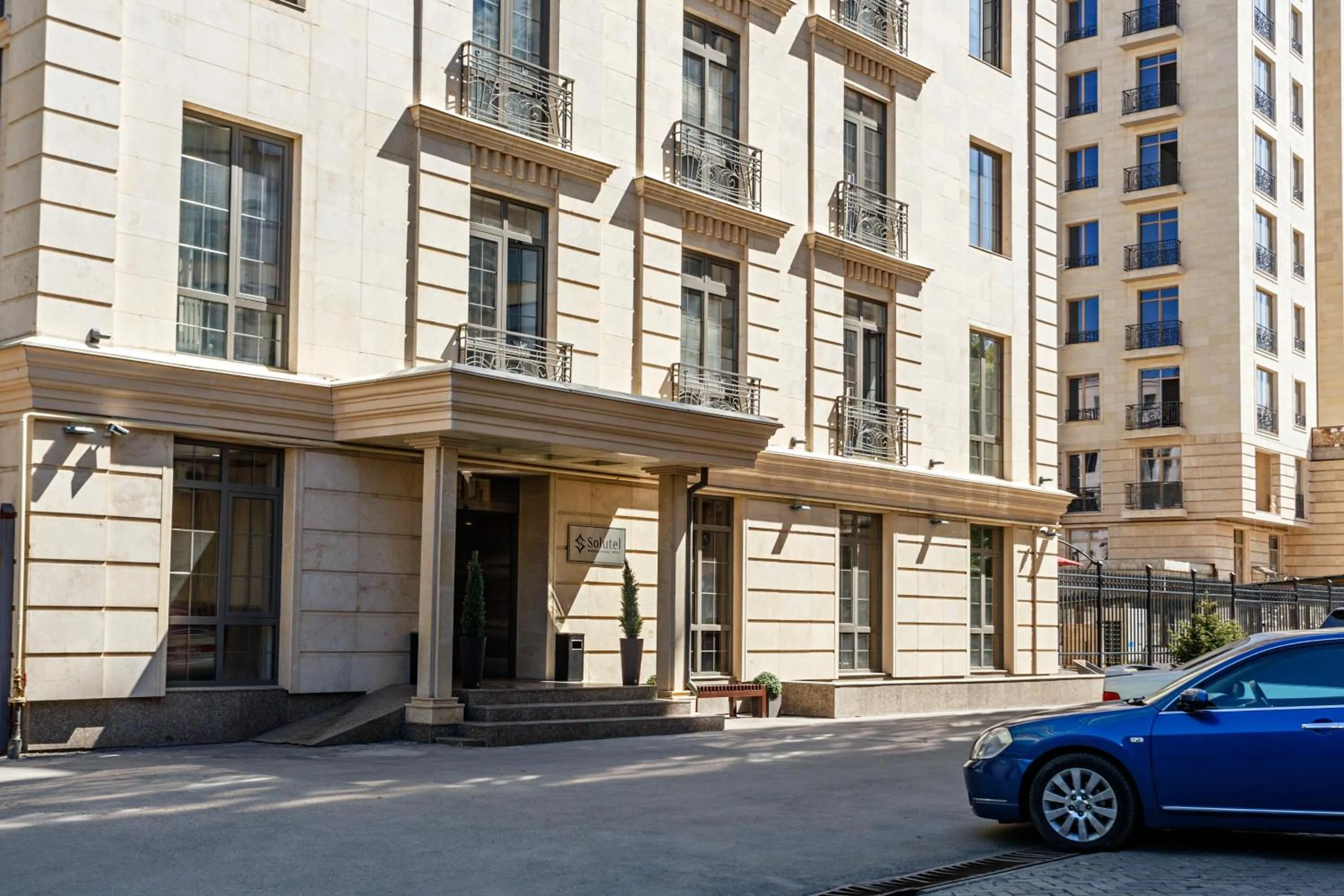 Facade/entrance in Solutel Hotel