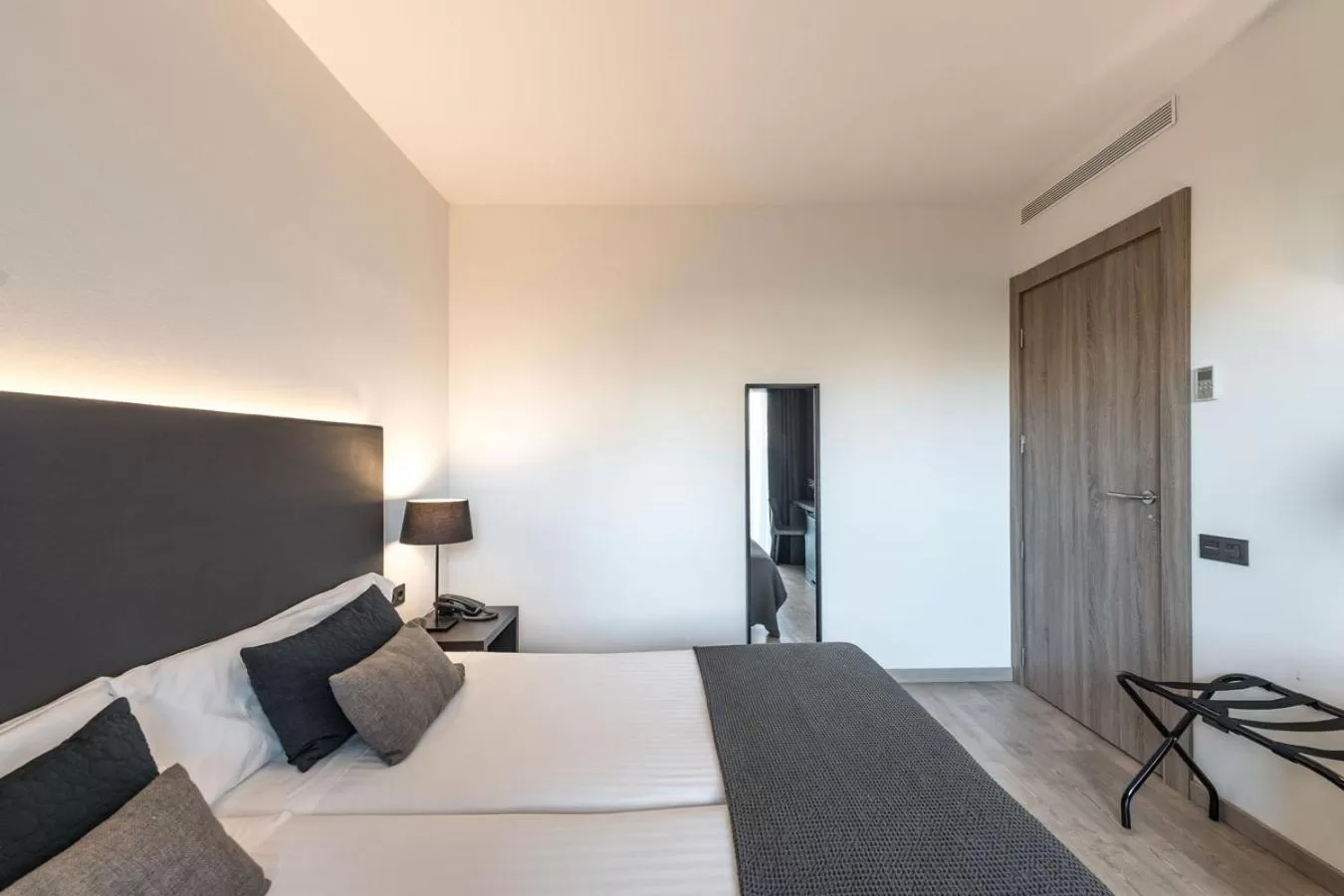 Bed in Hotel Paseo de Gracia