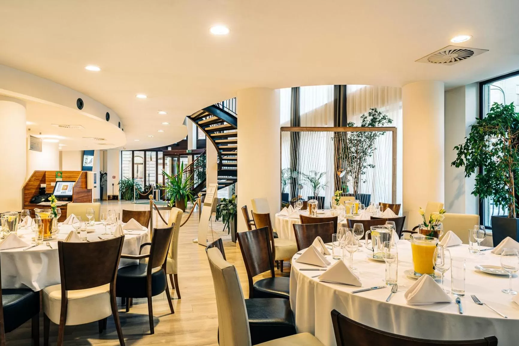Restaurant/places to eat in Holiday Inn Łódź by IHG