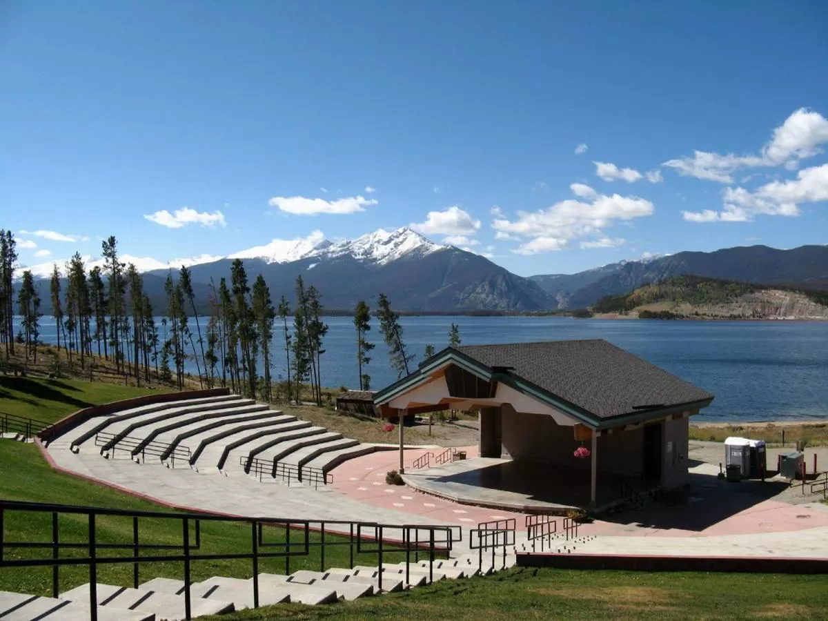 Property building, Mountain View in Dillon Inn