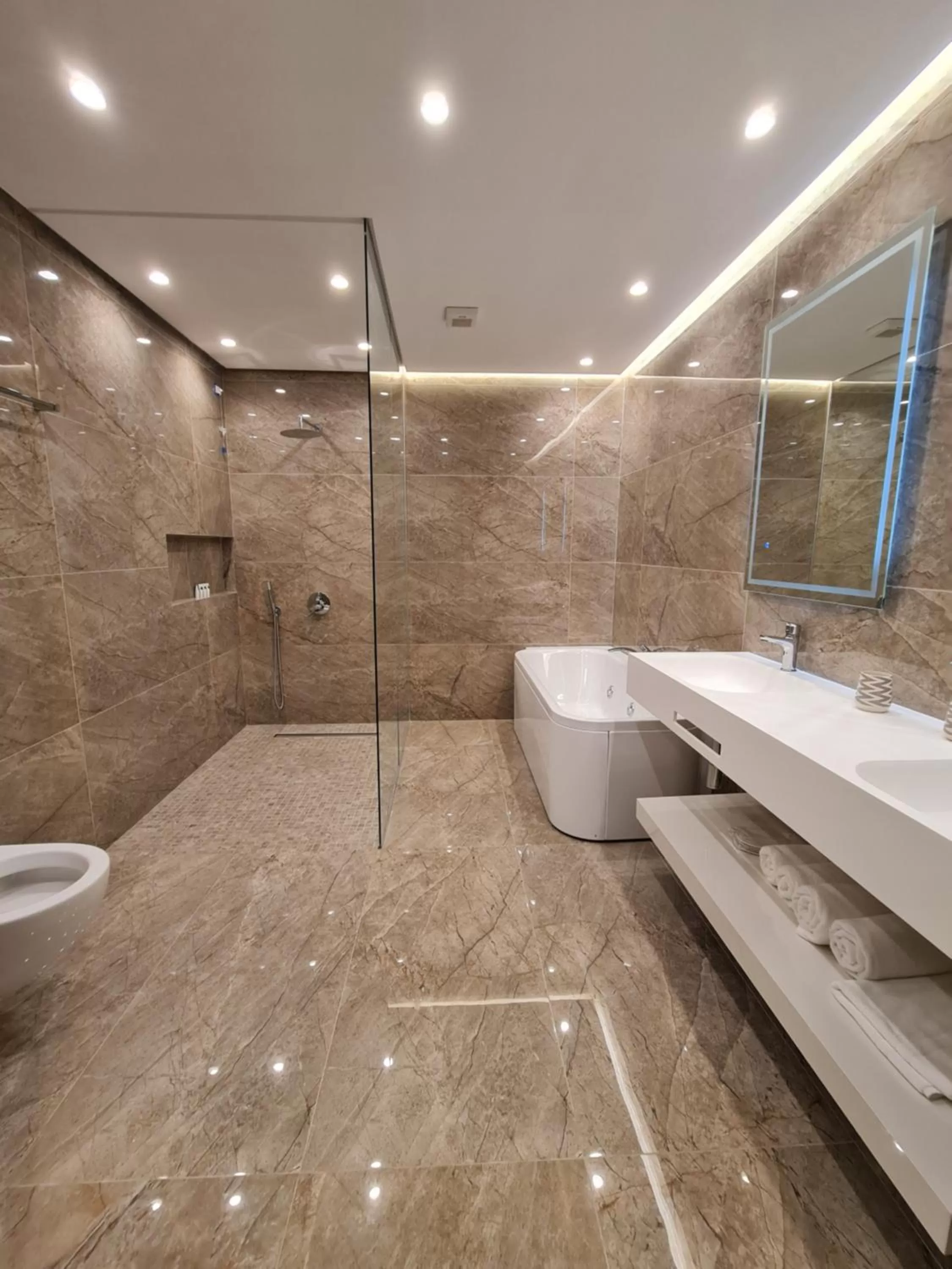 Bathroom in Hotel Aross