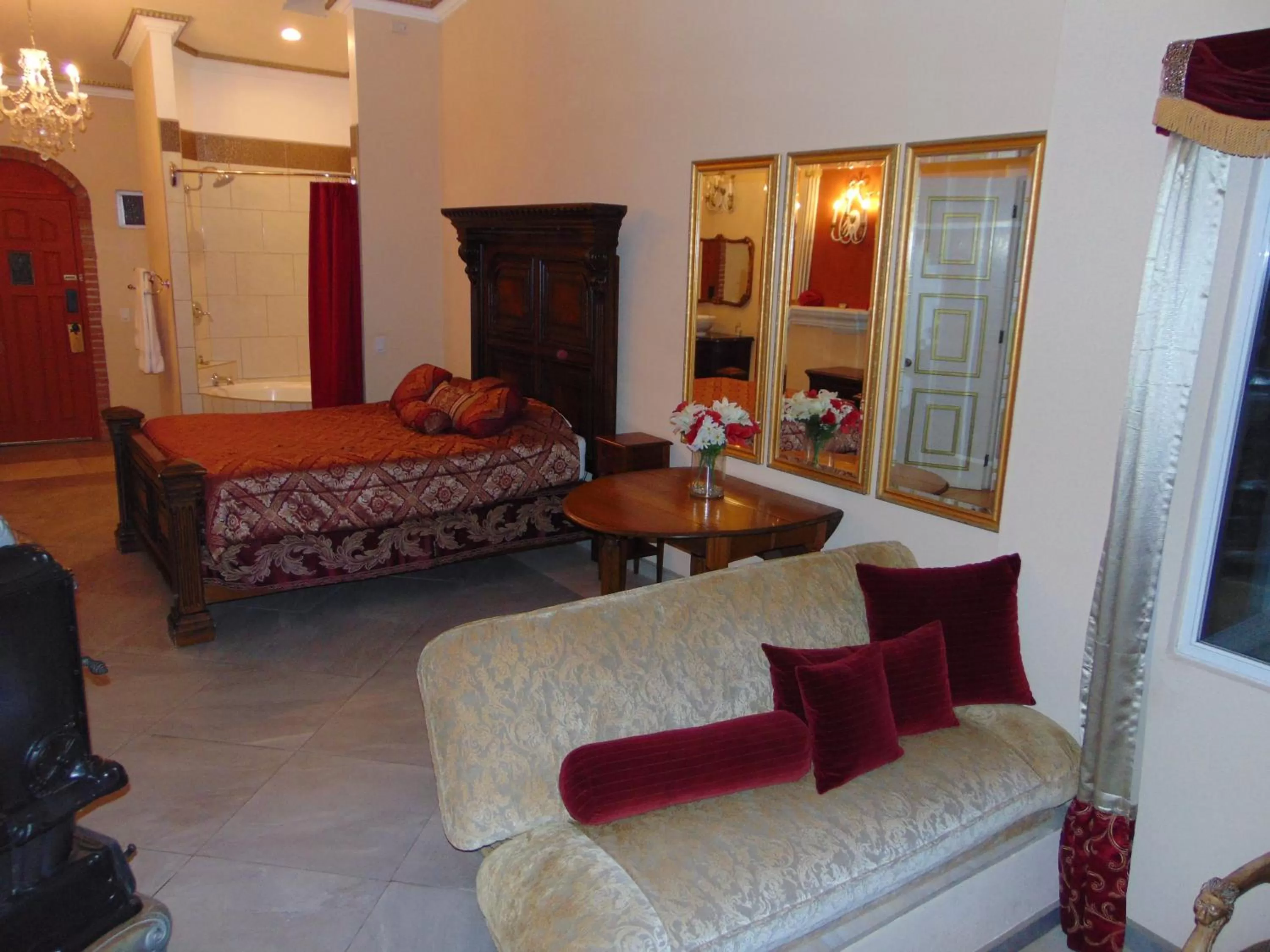 Photo of the whole room, Bed in Poco Cielo Hotel