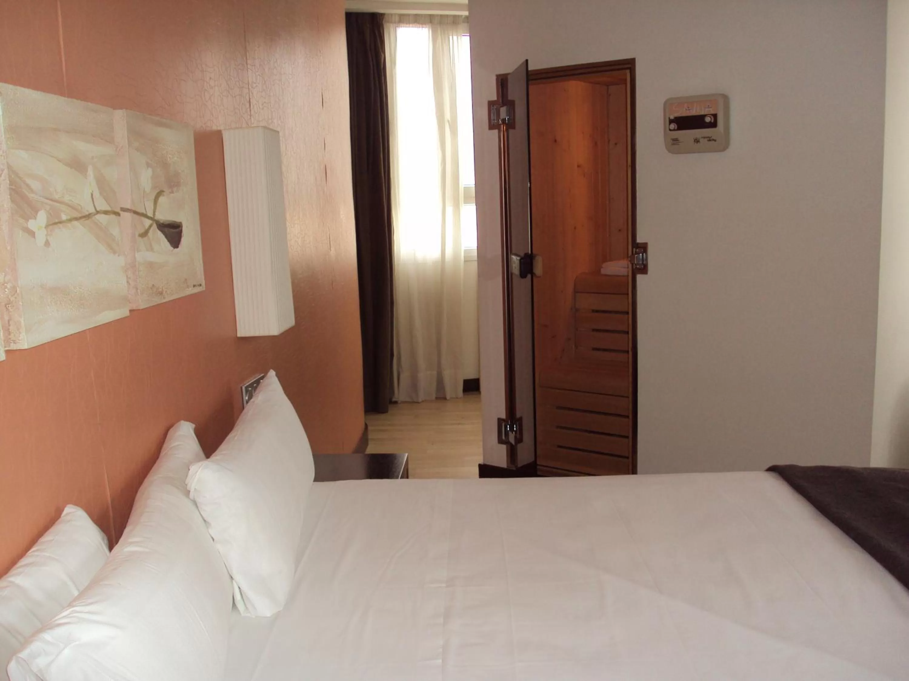 Decorative detail, Bed in Hotel Puerta de Ocaña