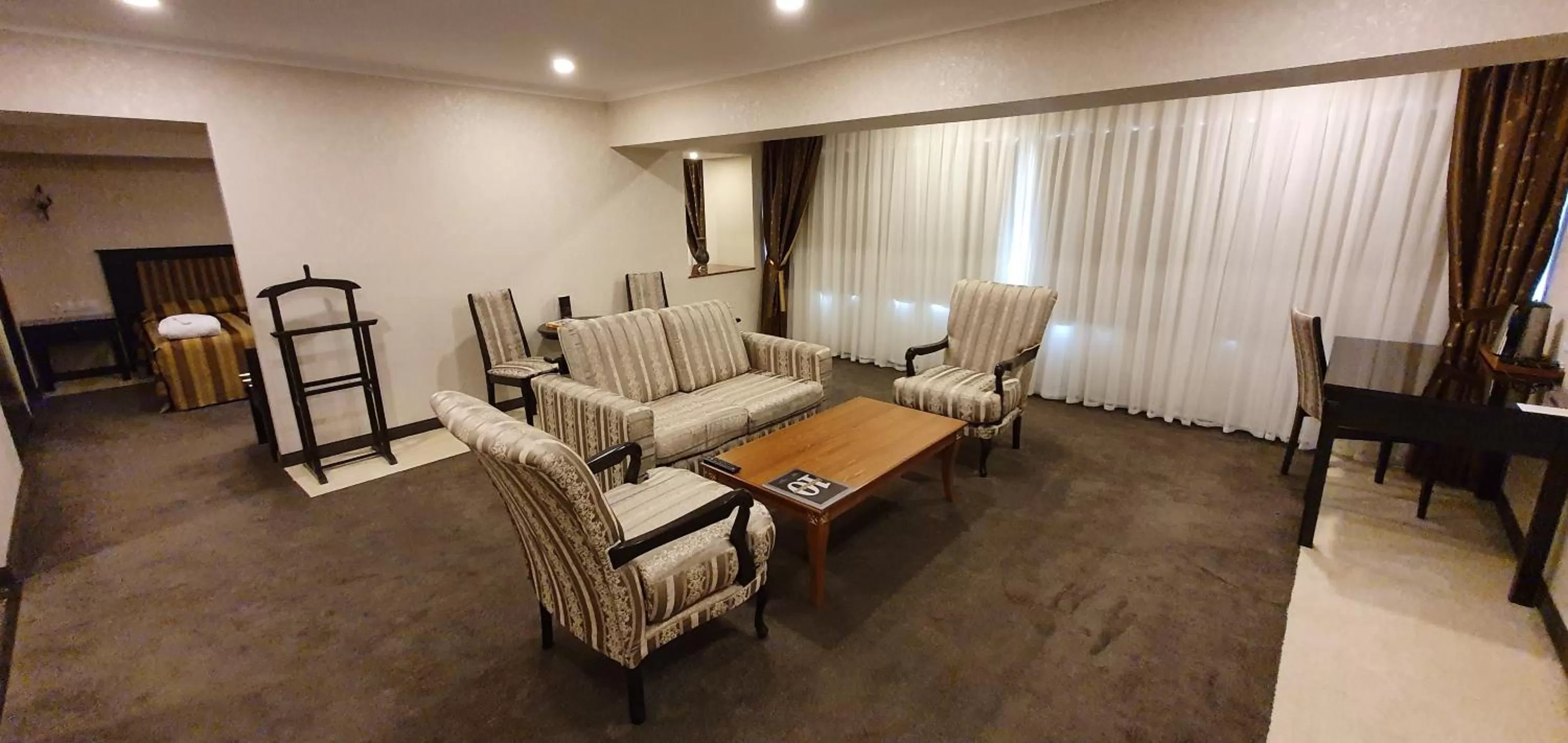 Living room in Grand Mir Hotel