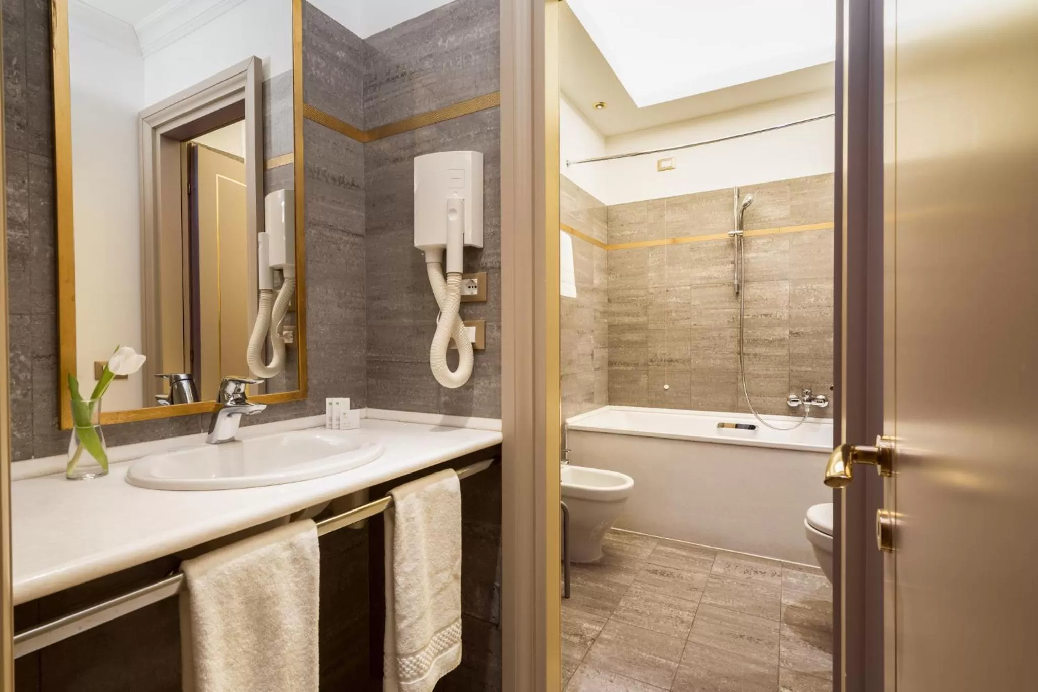 Bathroom in Palazzo Porta Romana Hotel