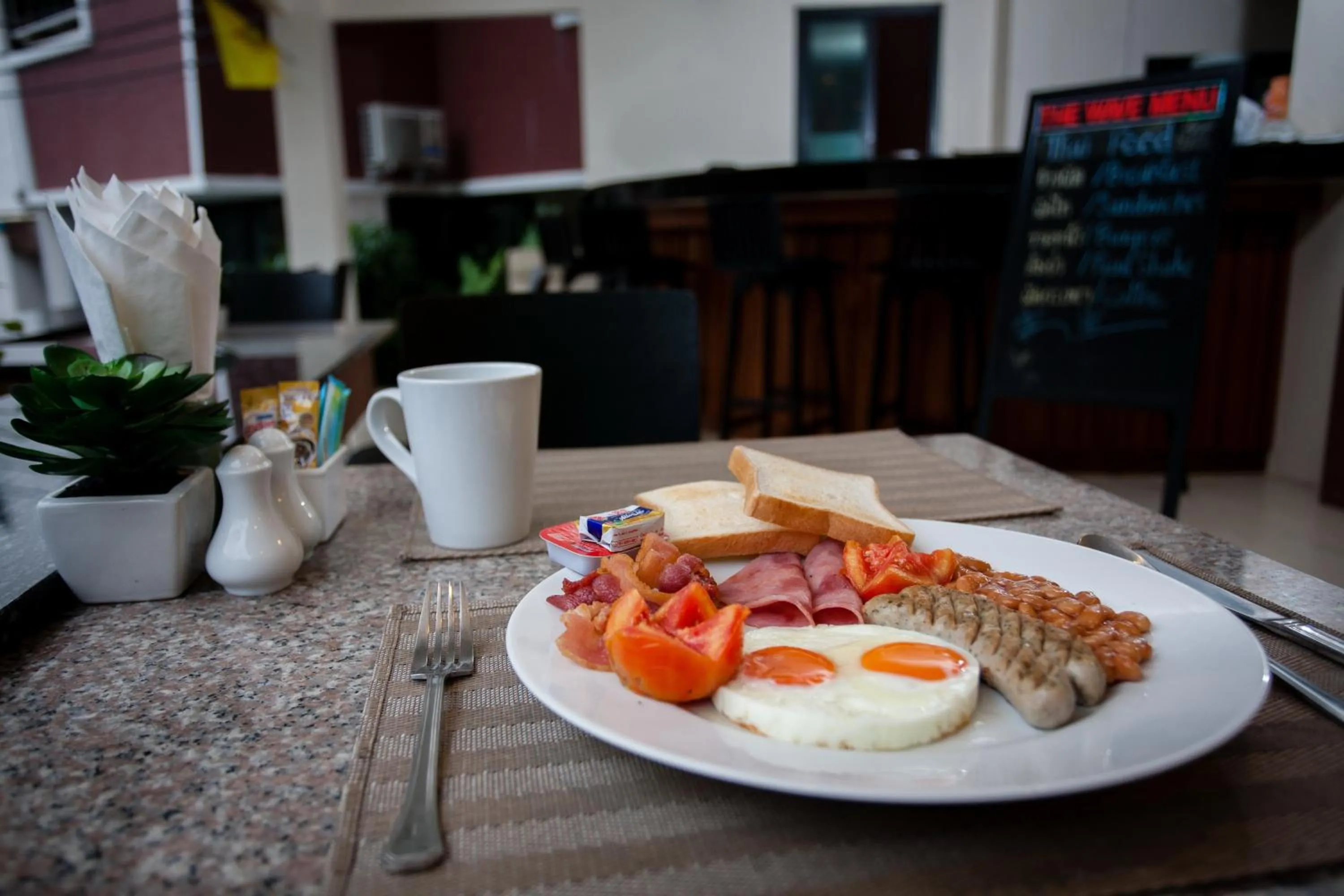 Restaurant/places to eat in The Wave Hotel Patong SHA