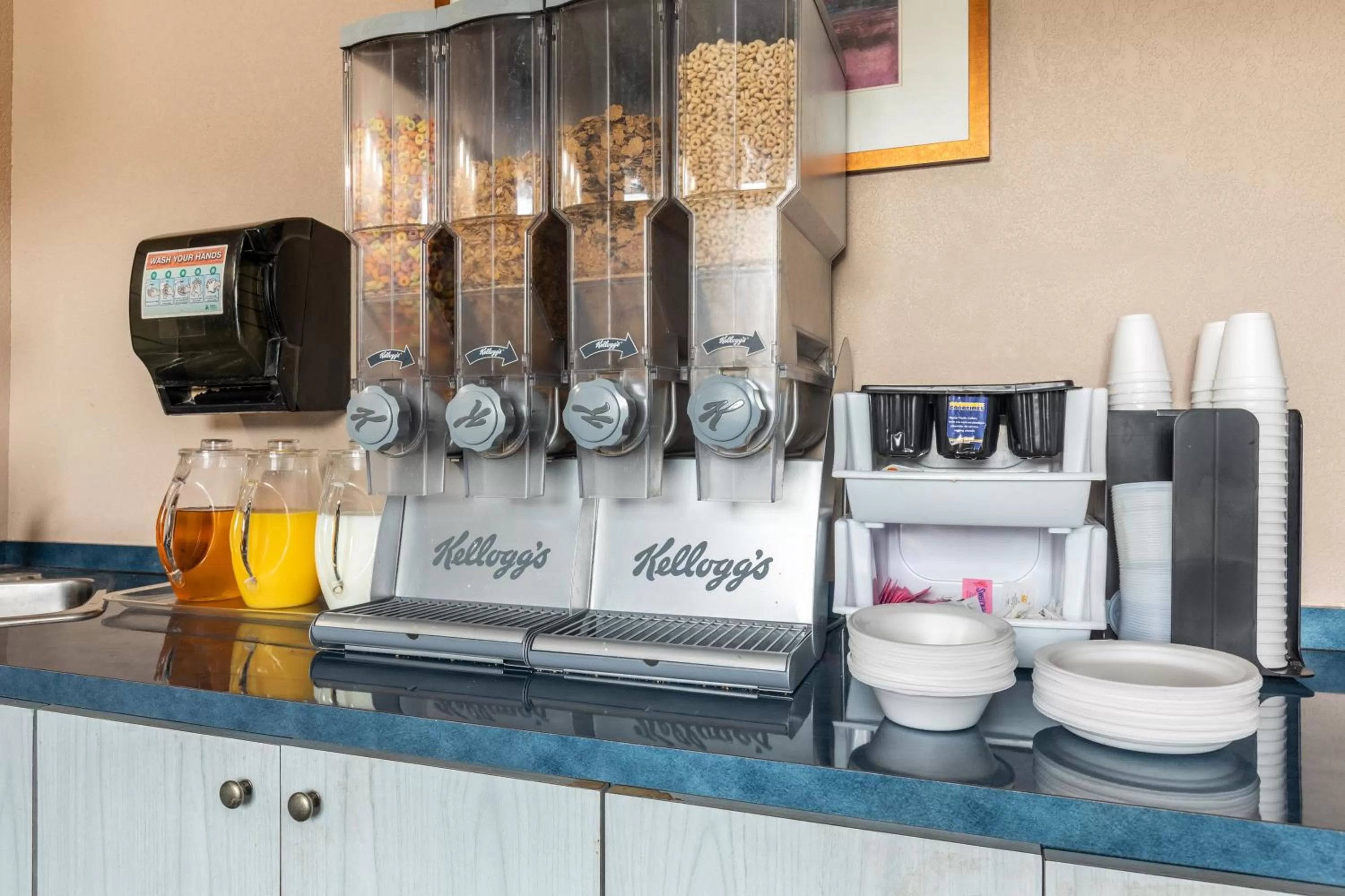 Continental breakfast in Knights Inn Orillia