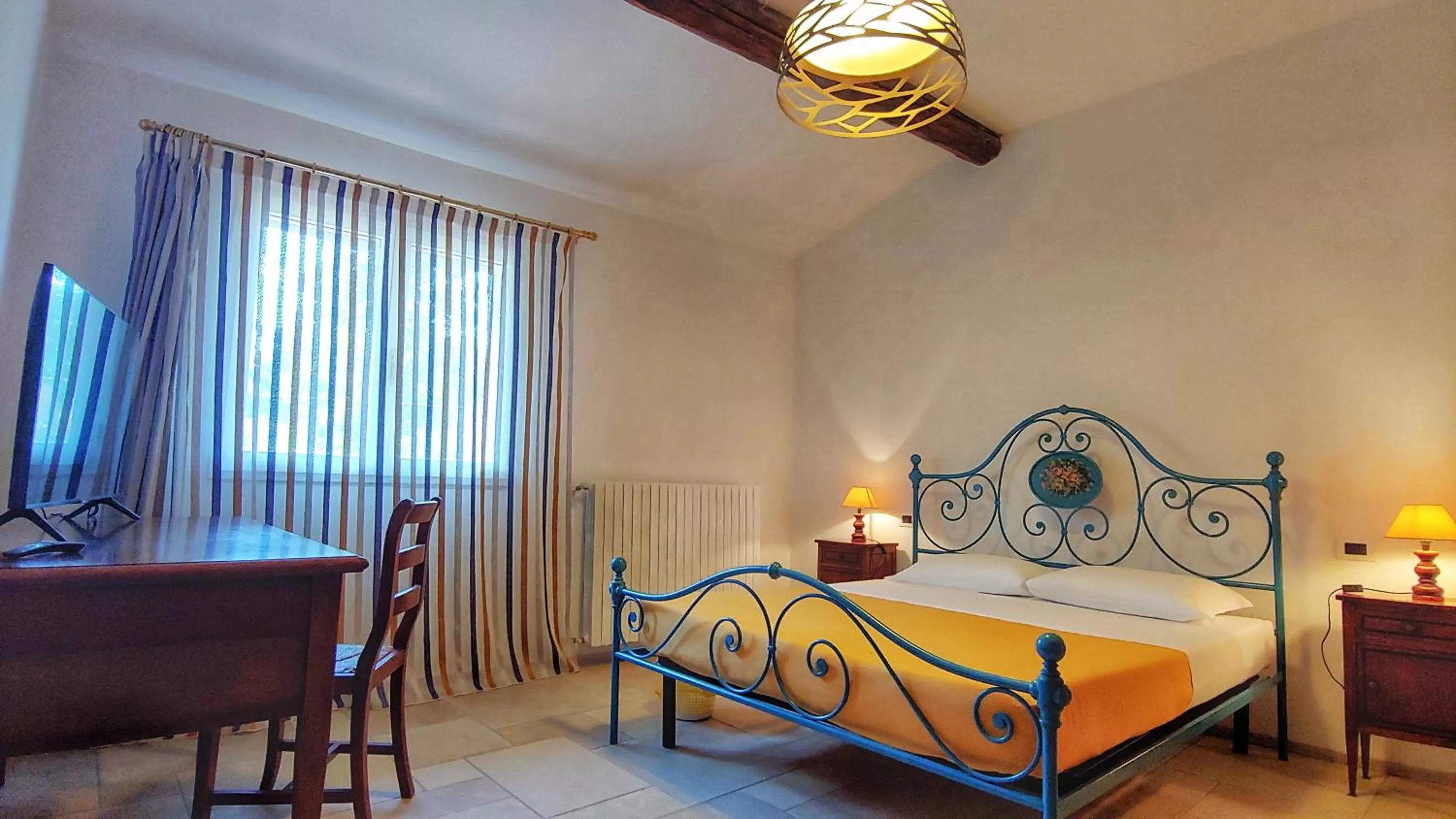 Photo of the whole room, Bed in Torrebianca Tuscany