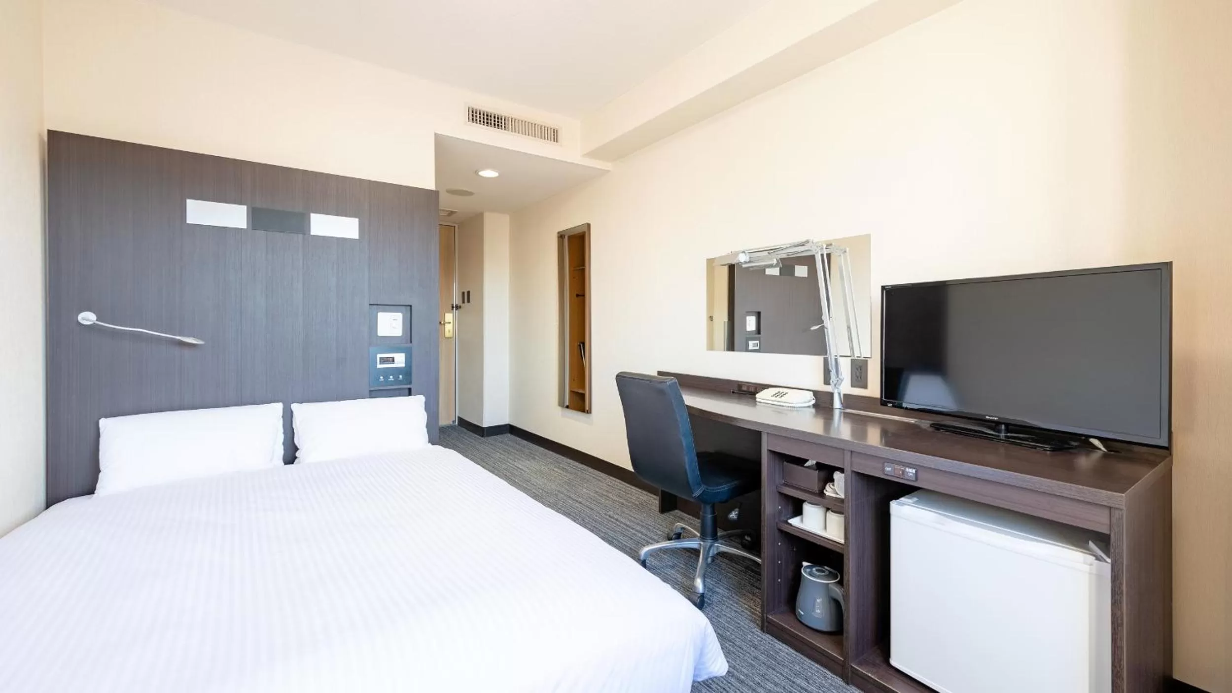 Photo of the whole room, Bed in EN HOTEL Ise